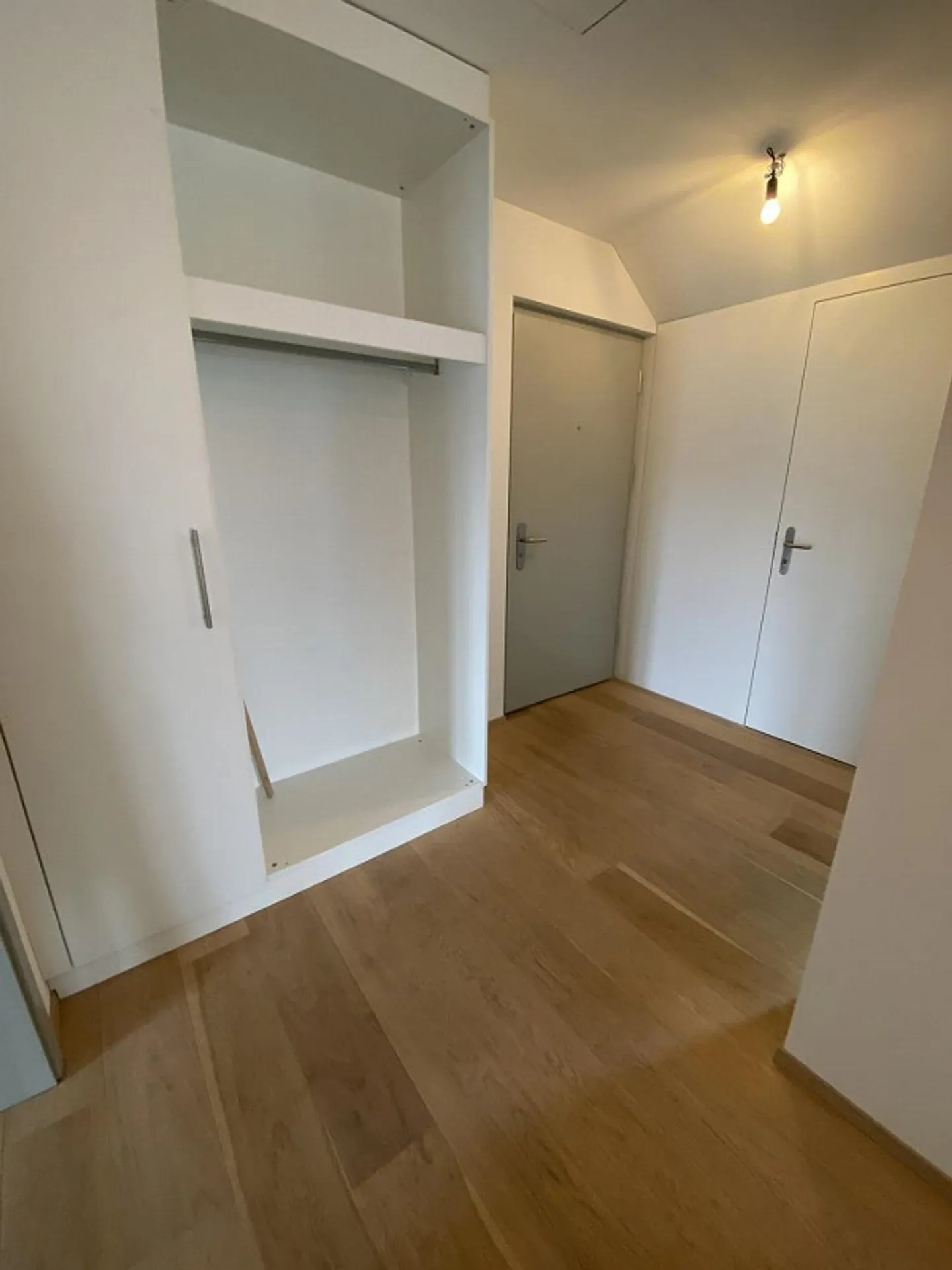 Cozy 3.5 Room Attic Apartment in the Center of Wichtrach - Photo 8 of 9