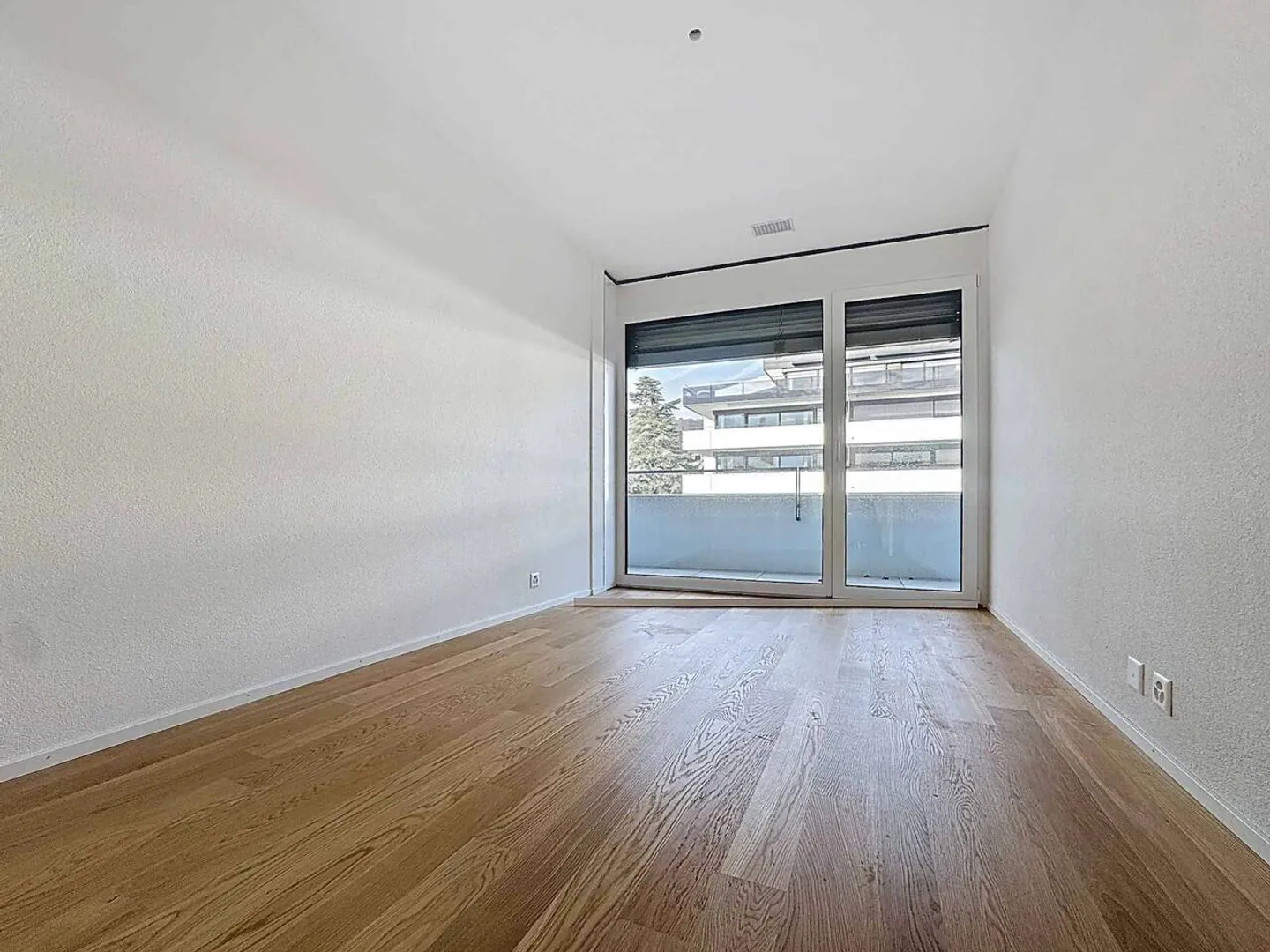 Appartement luxueux de 4,5 pièces avec balcon de 76m2 et vue panoramique sur le lac - Photo 6 sur 13