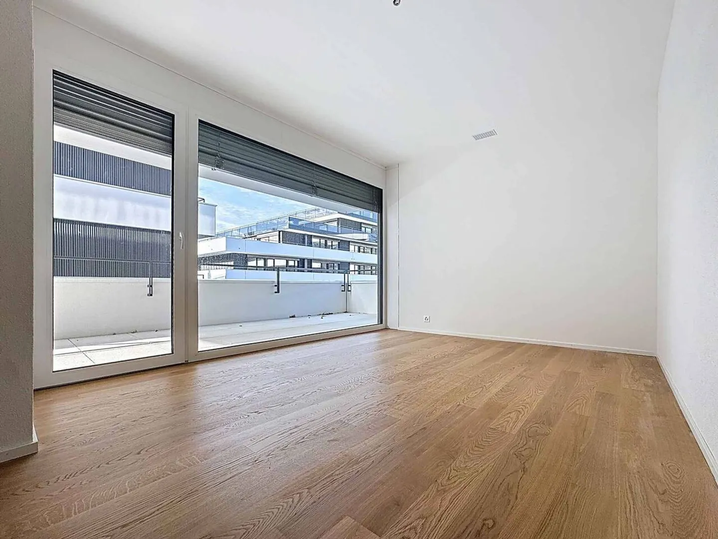Appartement luxueux de 4,5 pièces avec balcon de 76m2 et vue panoramique sur le lac - Photo 7 sur 13