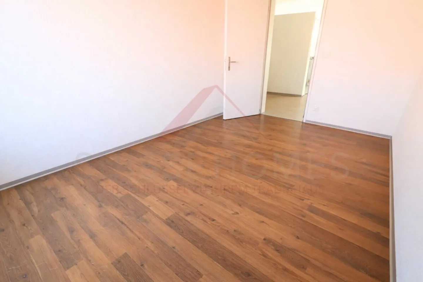 Esclusivo appartamento attico di 4,5 stanze a Heimberg con terrazza da sogno - Foto 8 di 10