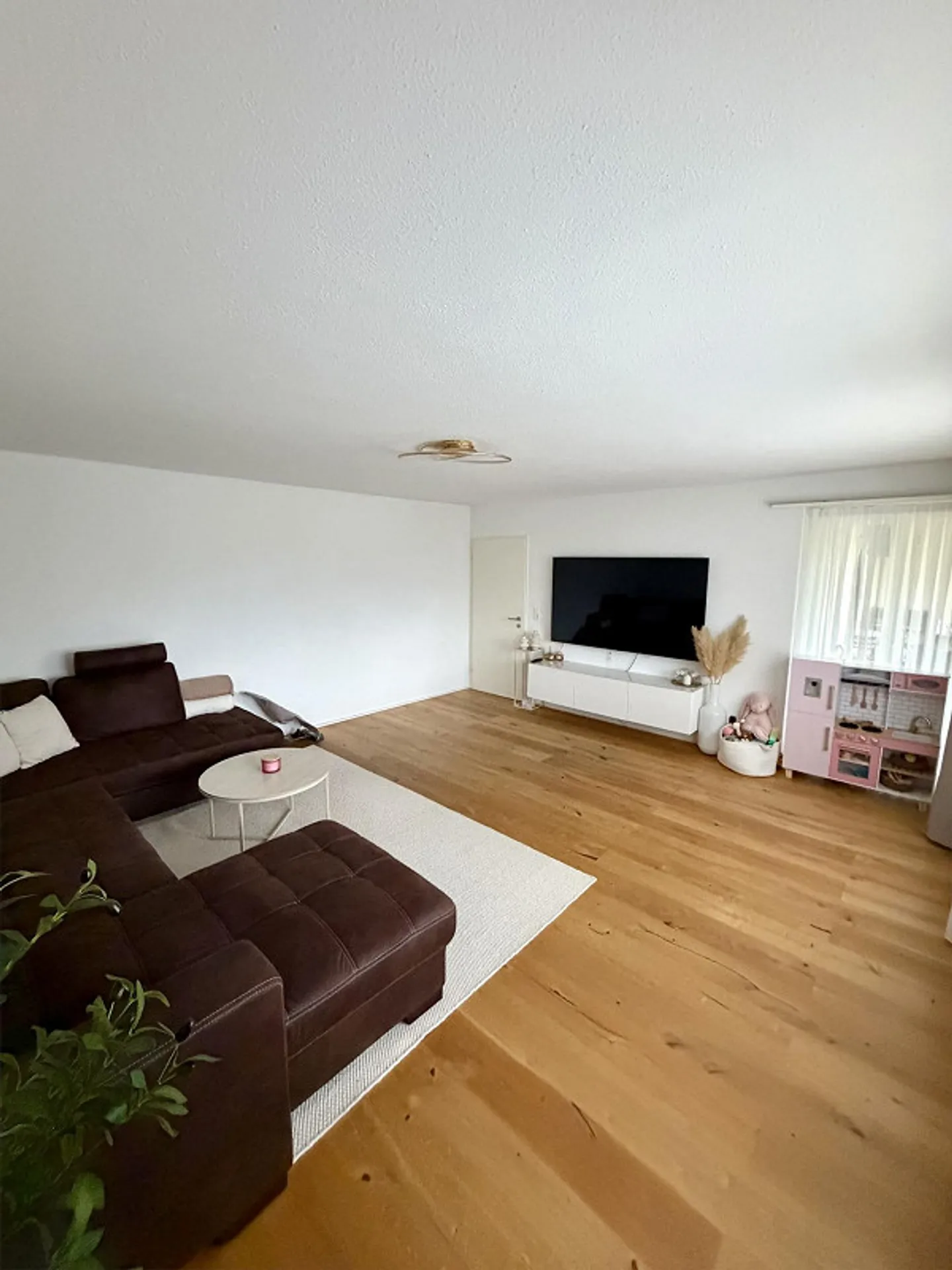 Stylishly renovated 3.5-room apartment with whirlpool bathtub - Photo 1 of 14