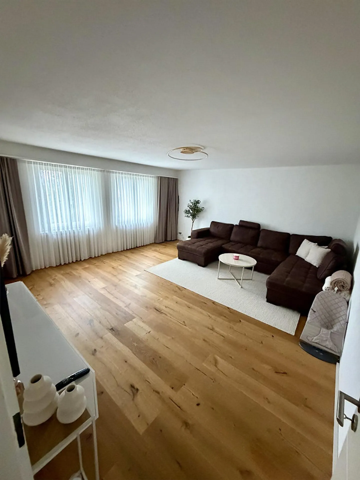 Stylishly renovated 3.5-room apartment with whirlpool bathtub - Photo 2 of 14