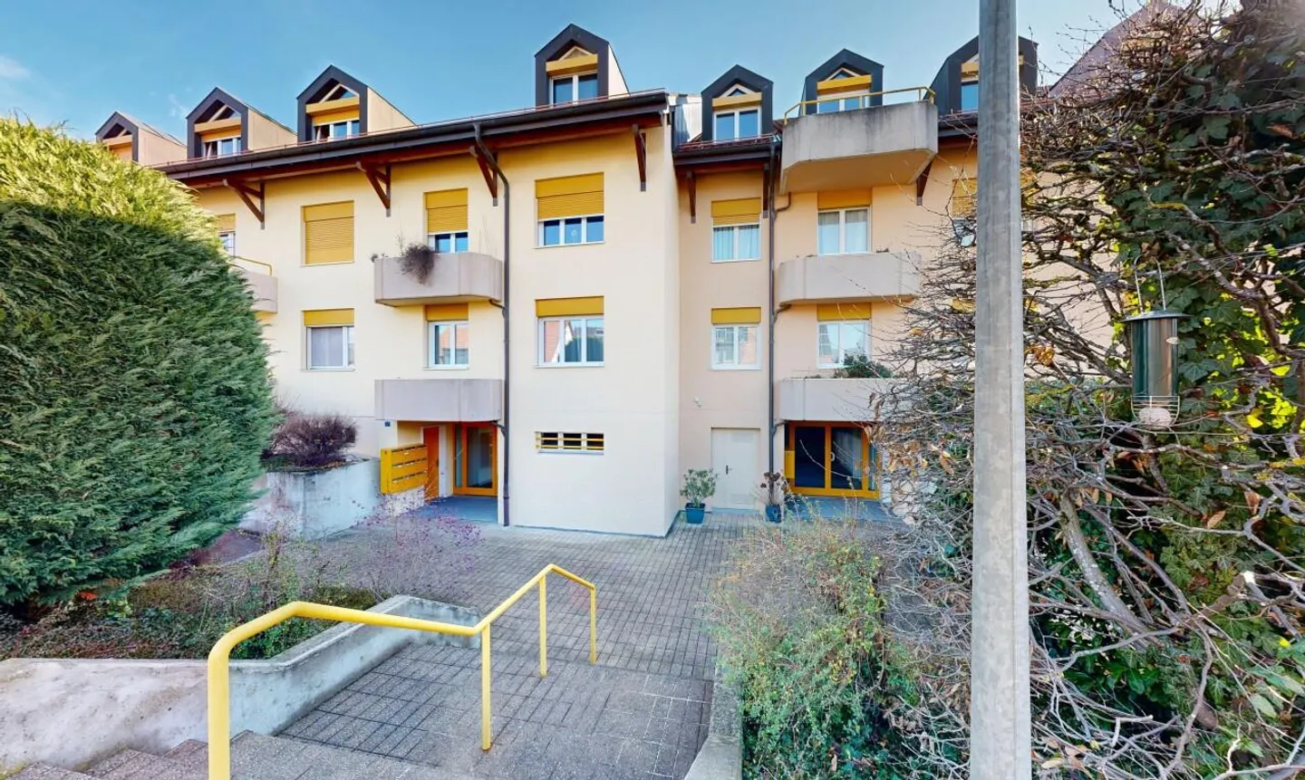 Duplex spacieux en attique près de la gare - Photo 1 sur 11