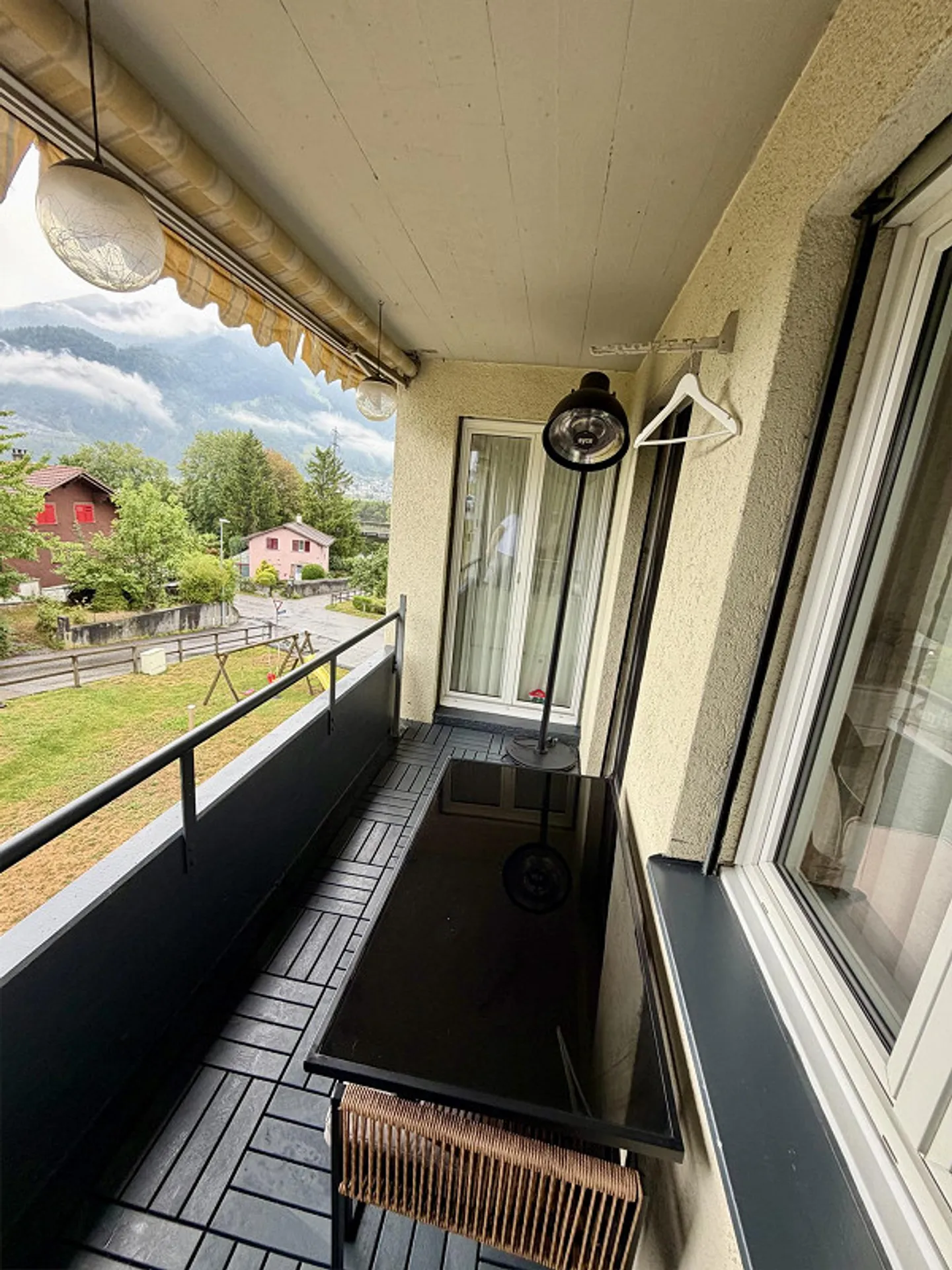 Stylishly renovated 3.5-room apartment with whirlpool bathtub - Photo 6 of 14