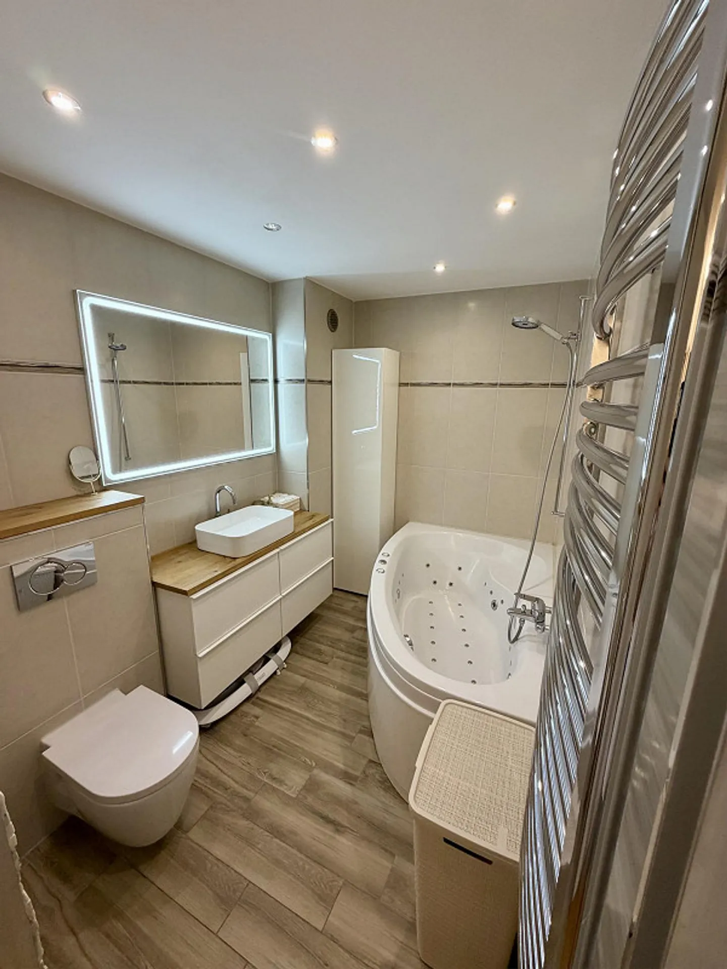 Stylishly renovated 3.5-room apartment with whirlpool bathtub - Photo 9 of 14