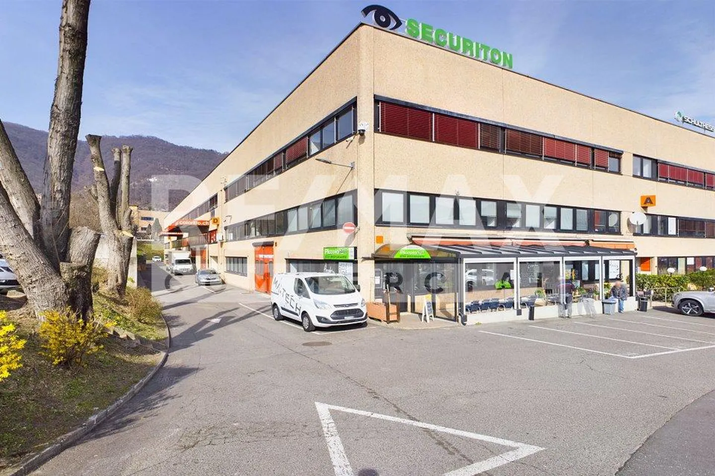 GEWERBEFLÄCHE MIT BÜROS UND LAGER - Foto 3 von 13