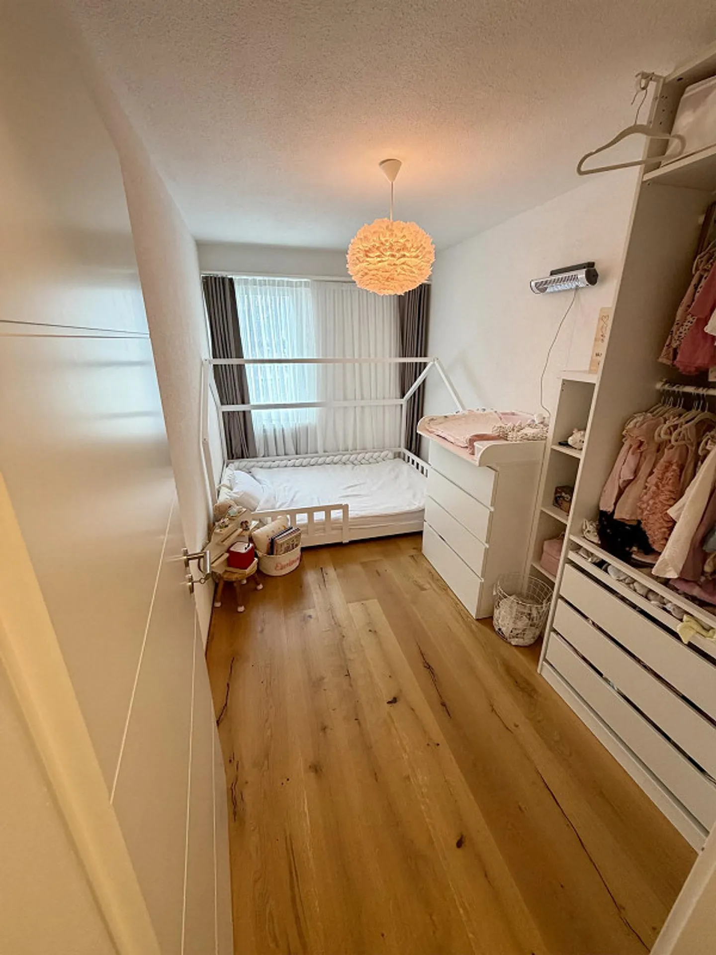 Stylishly renovated 3.5-room apartment with whirlpool bathtub - Photo 10 of 14