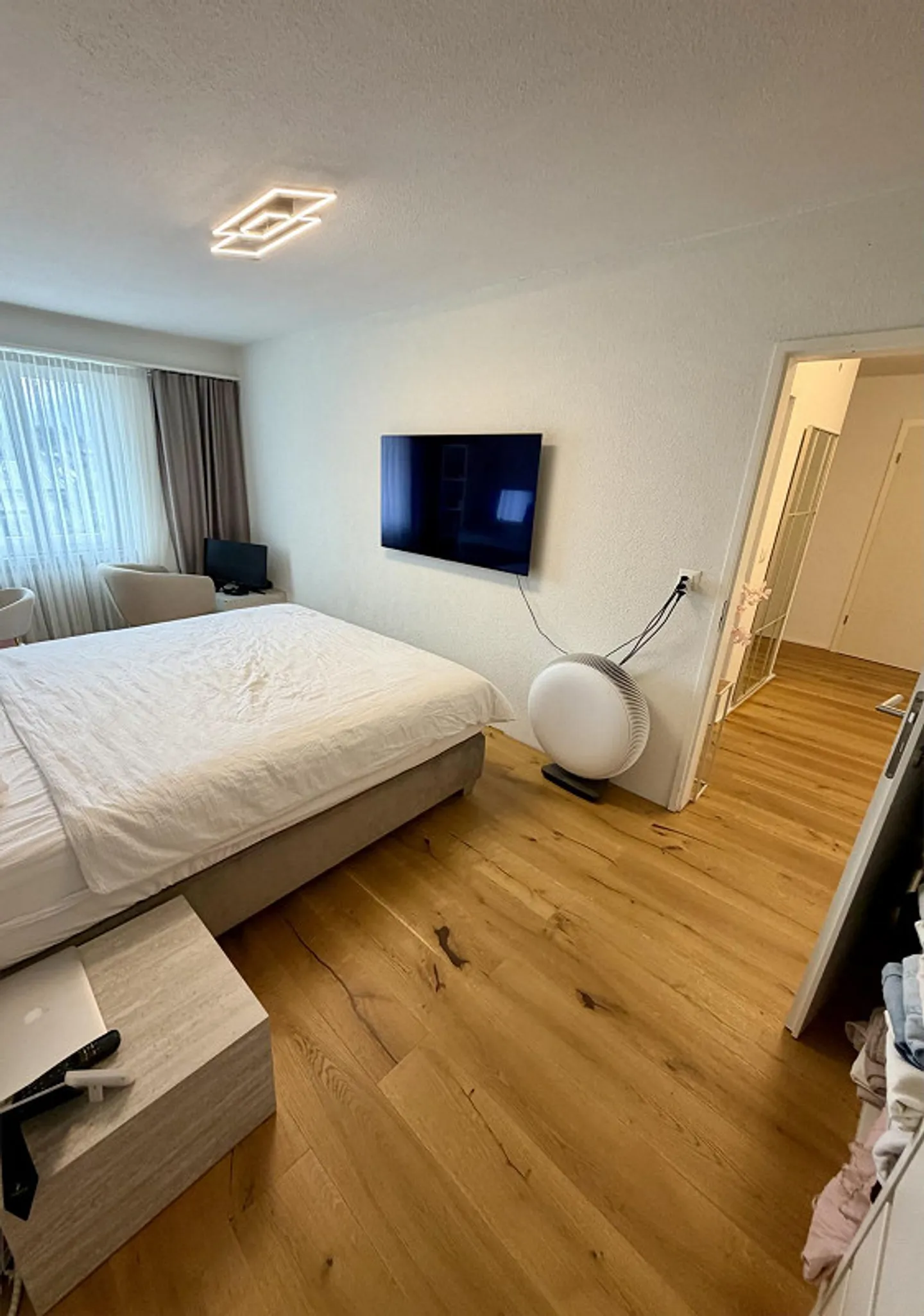 Stylishly renovated 3.5-room apartment with whirlpool bathtub - Photo 12 of 14