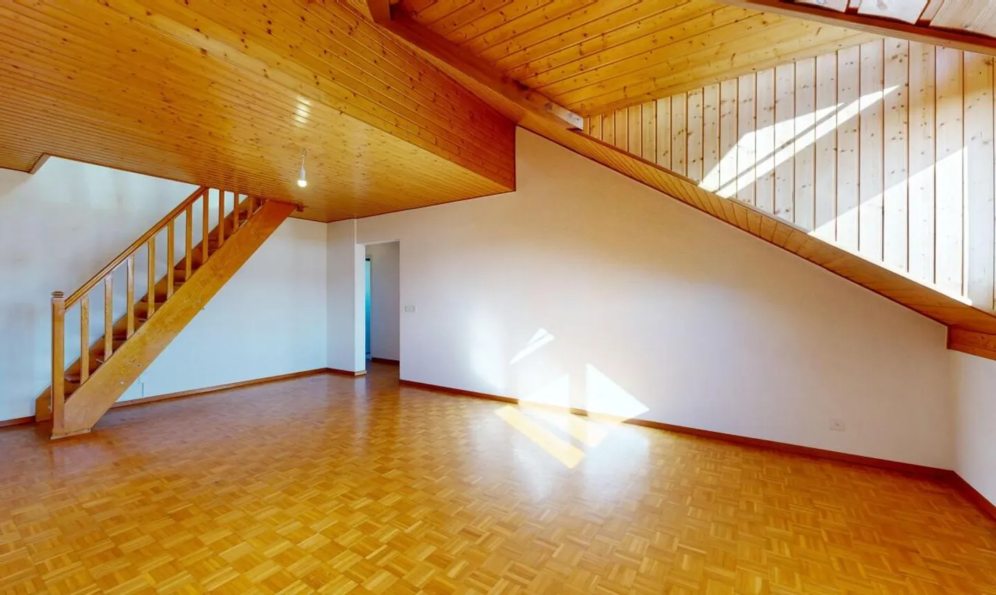 Duplex spacieux en attique près de la gare - Photo 5 sur 11