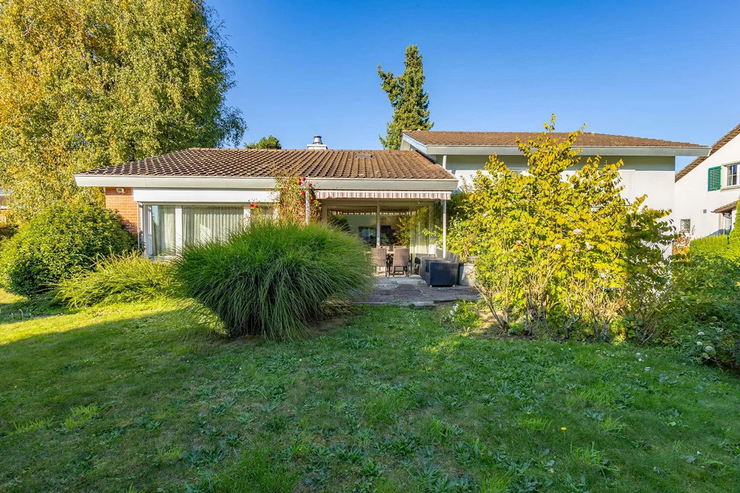 899m2 terrain constructible avec maison individuelle existante dans un emplacement central à ... - Photo 1 sur 8