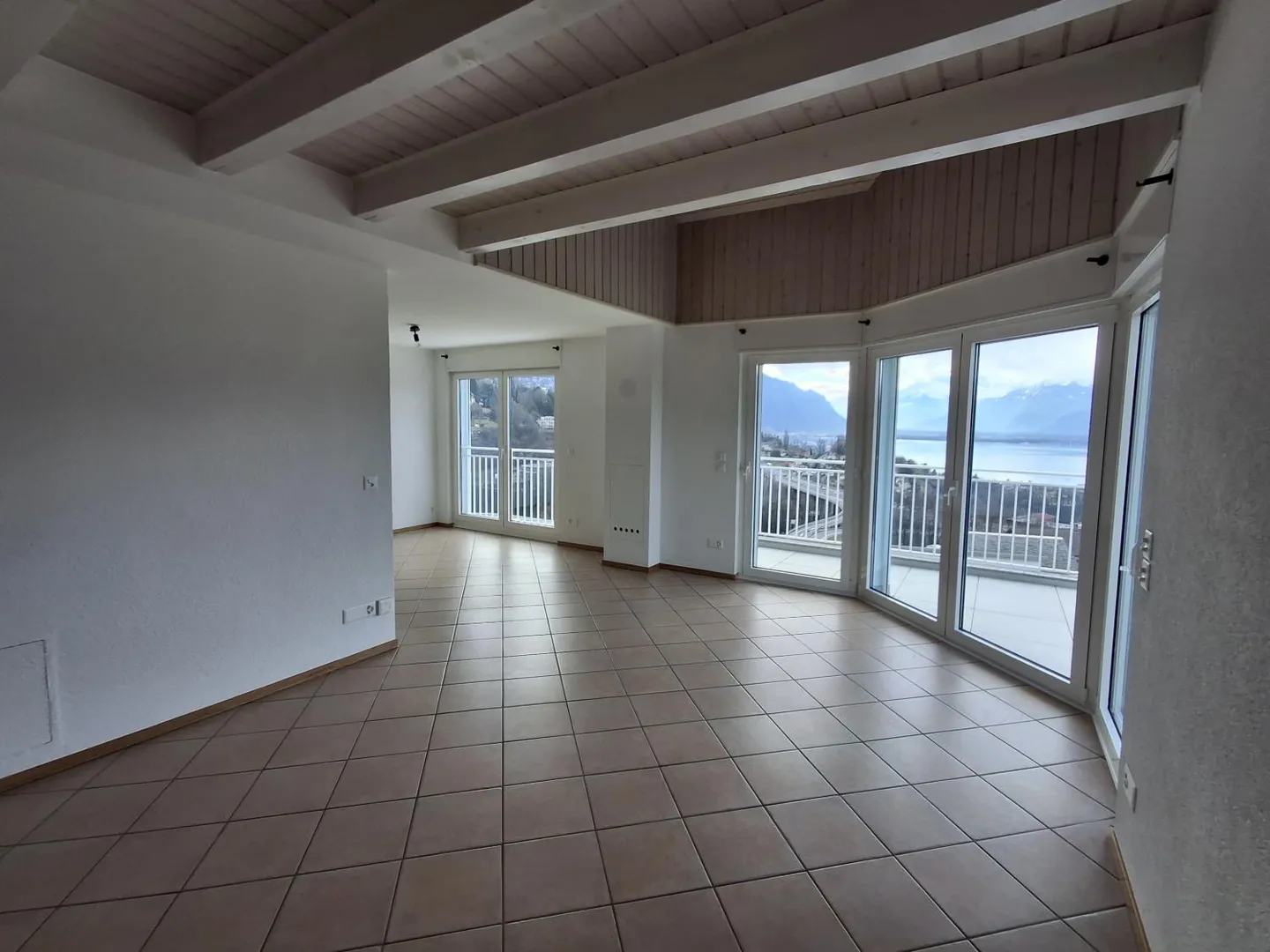 Duplex Charmant avec Vue sur le Lac - Photo 3 sur 11