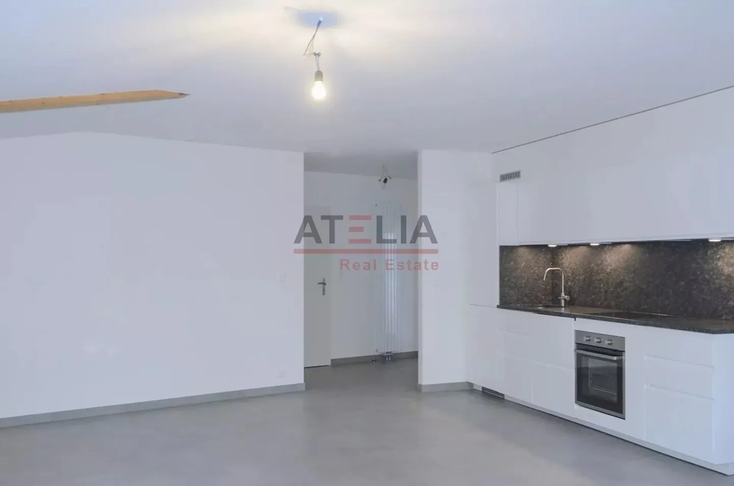 3-room apartment with parking - Photo 2 of 2