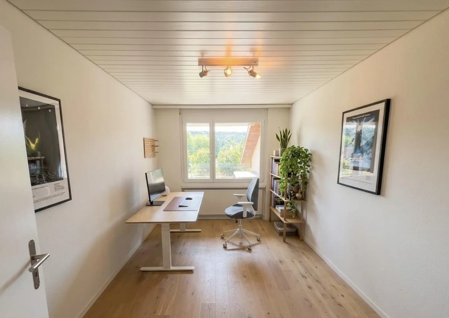 Bright 4.5-room attic apartment with spacious terrace (54.8 m2) - Photo 3 of 11
