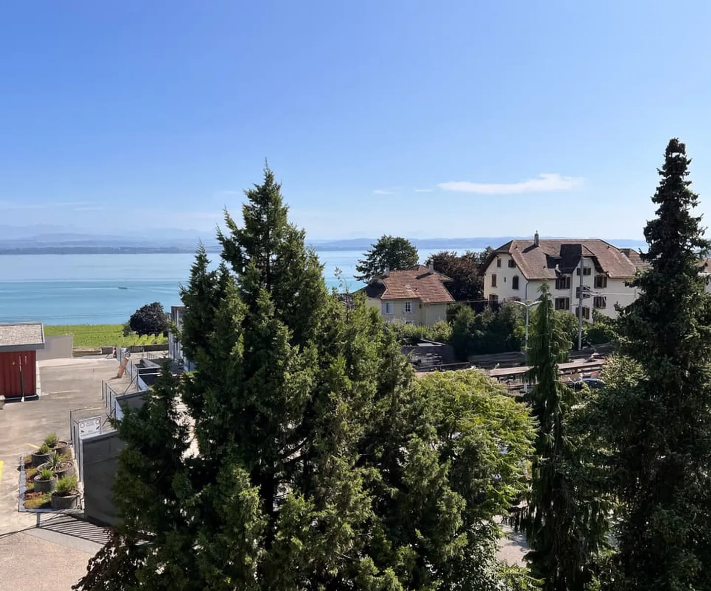 Il lago e le alpi a portata di mano dell'occhiata - Foto 8 di 10