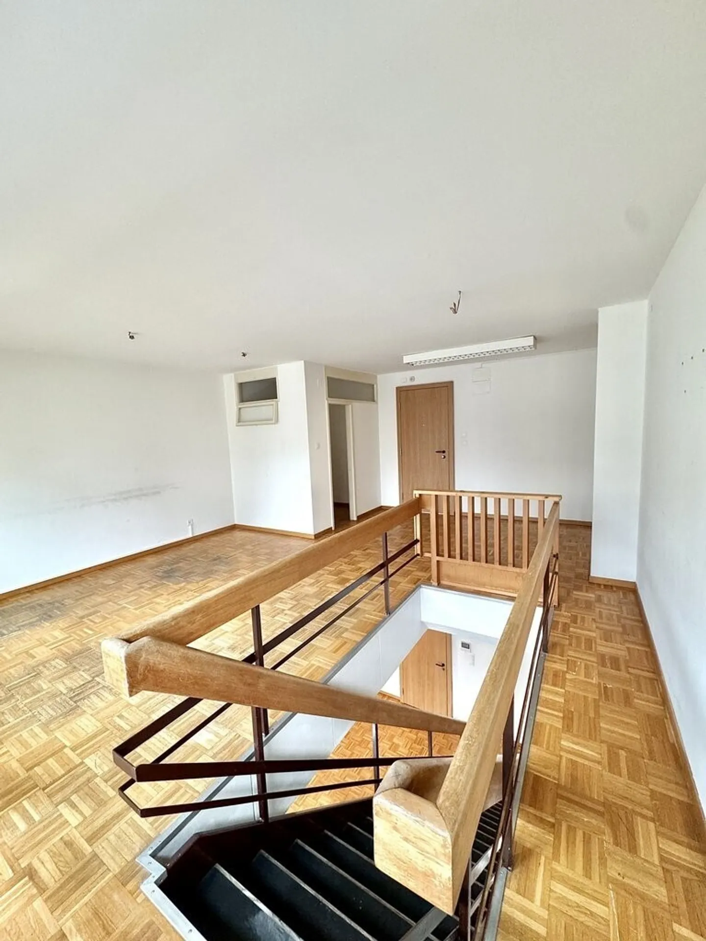 Belle surface commerciale en duplex à louer ! - Photo 2 sur 5