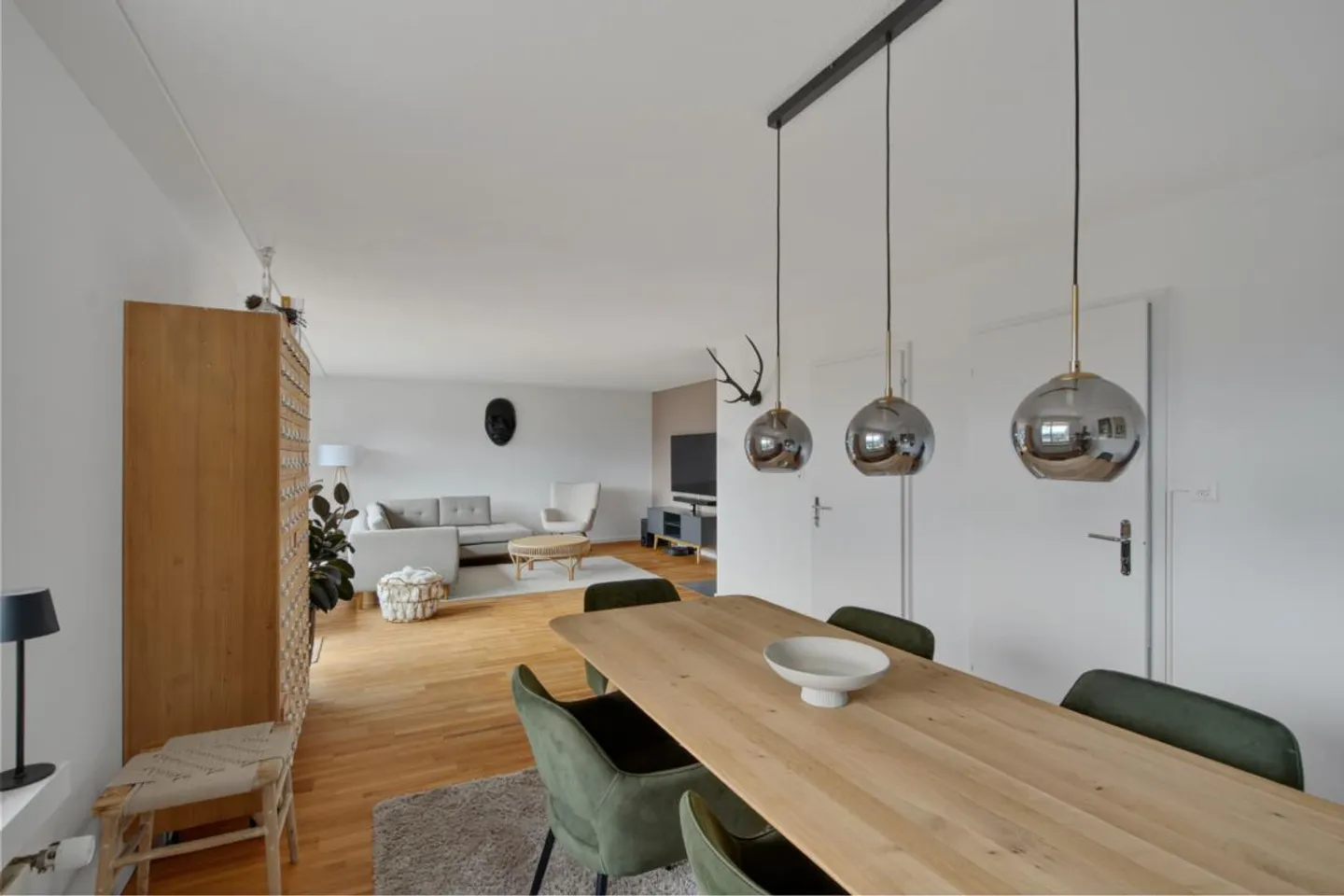 Liebevoll renoviertes Einfamilienhaus mit traumhafter Aussicht - Foto 3 von 14