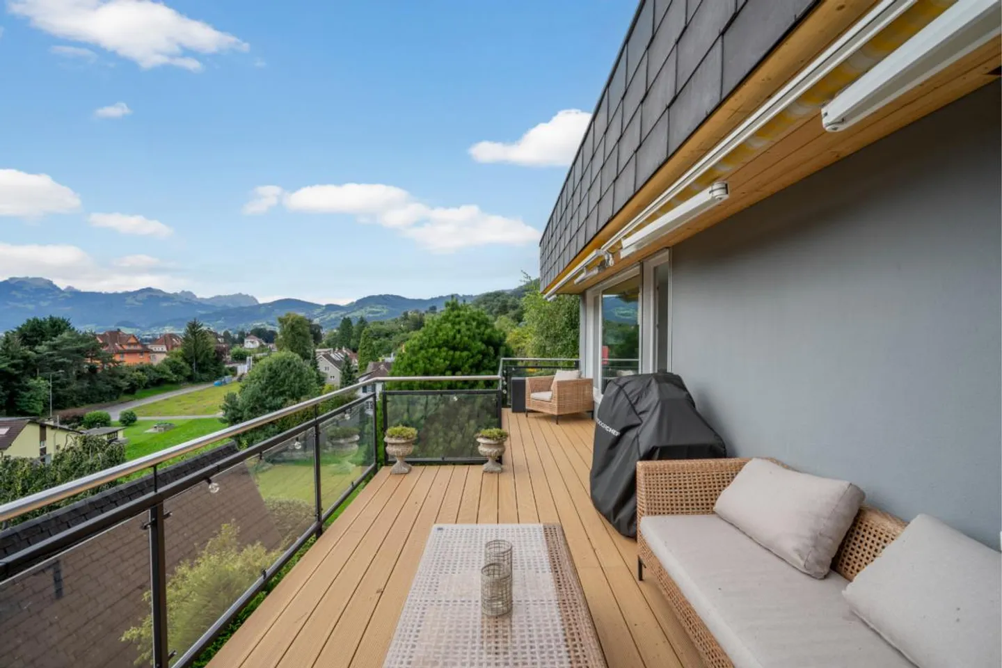 Liebevoll renoviertes Einfamilienhaus mit traumhafter Aussicht - Foto 10 von 14