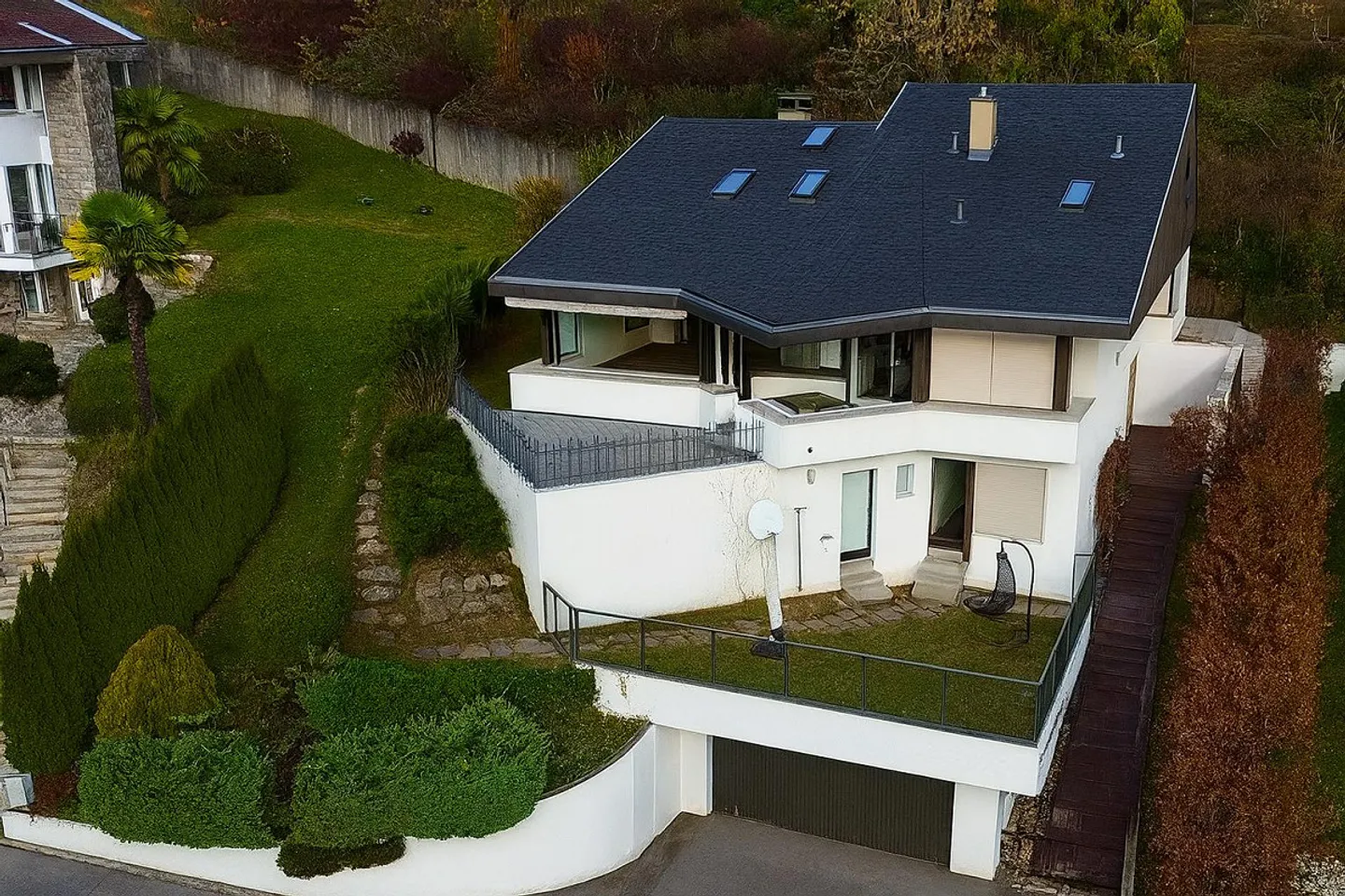 8-Room Single-Family House with Stunning View - Photo 2 of 8