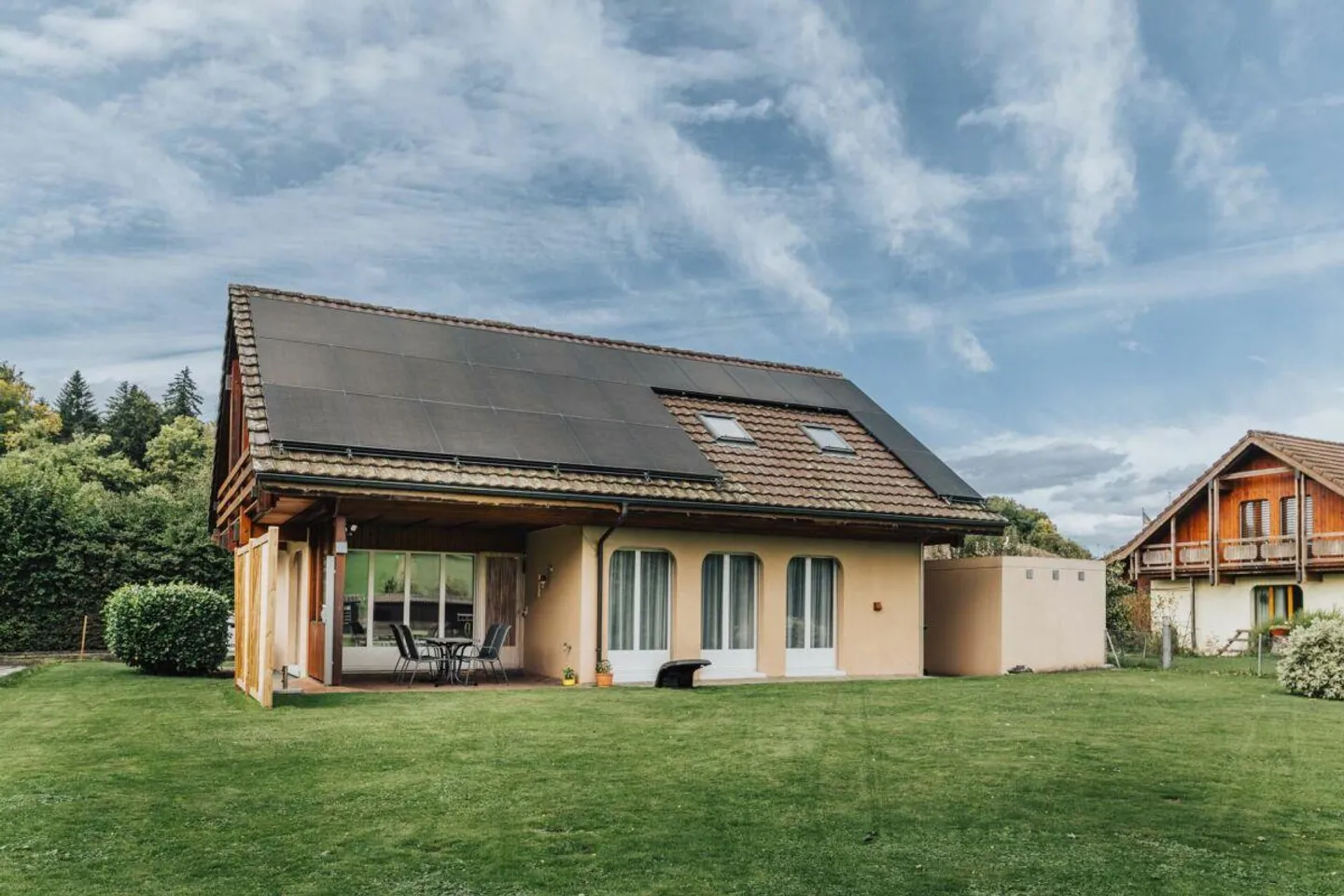 Einfamilienhaus mit grossem Grundstück - Foto 3 von 25