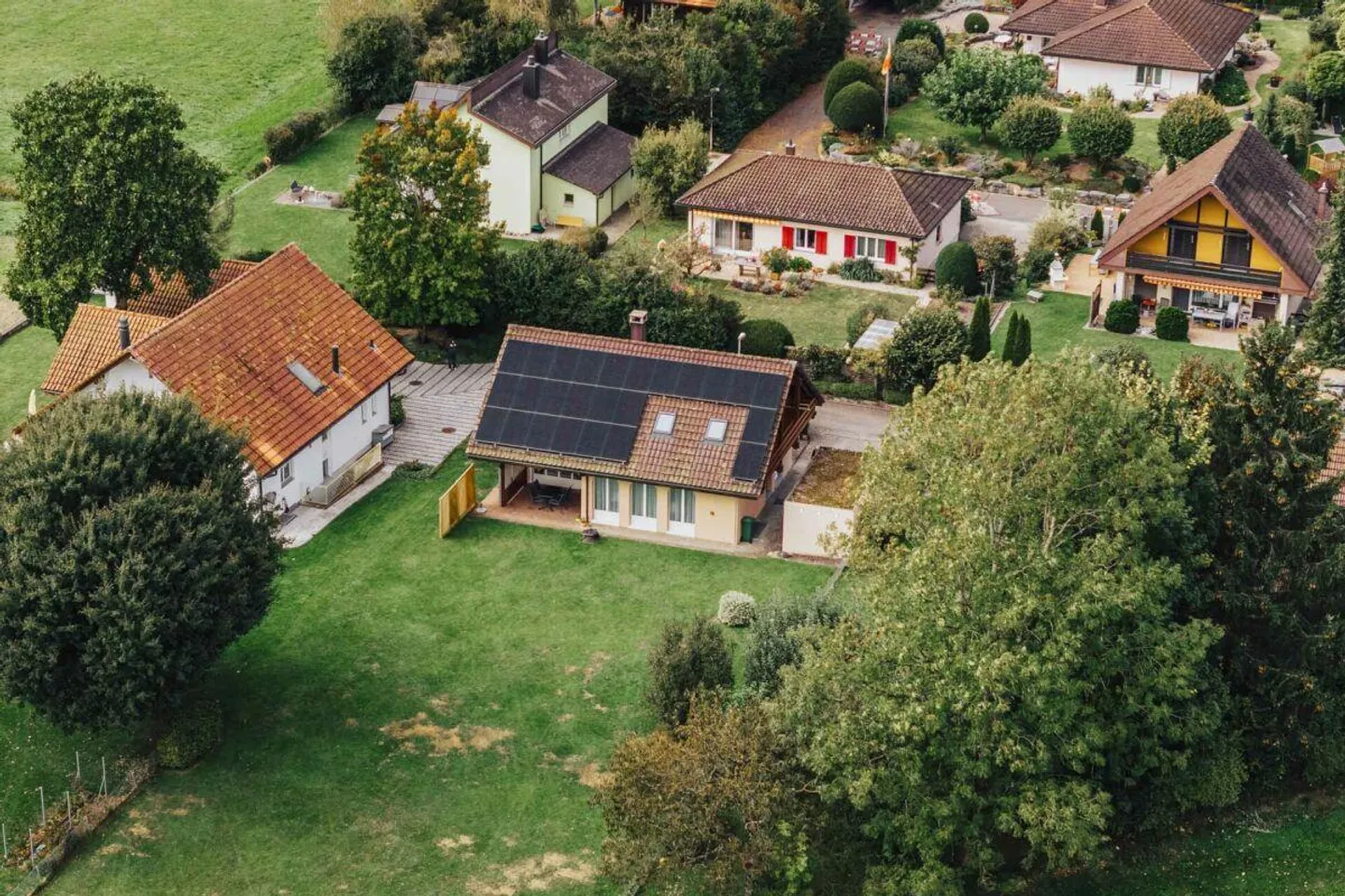 Einfamilienhaus mit grossem Grundstück - Foto 4 von 25