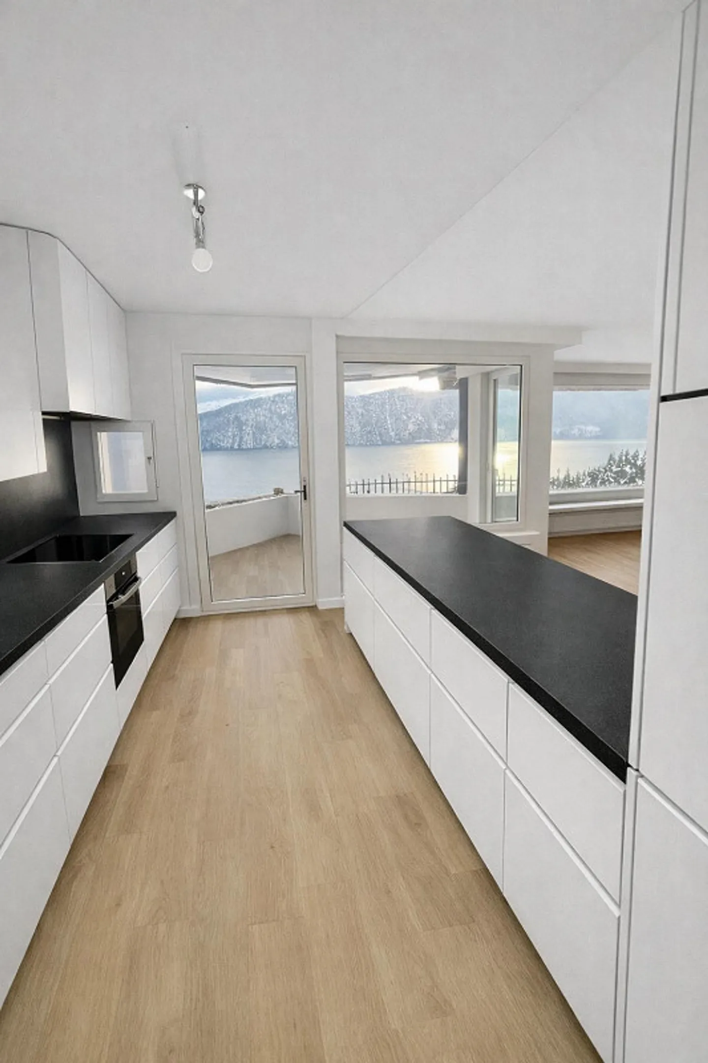 8-Room Single-Family House with Stunning View - Photo 5 of 8