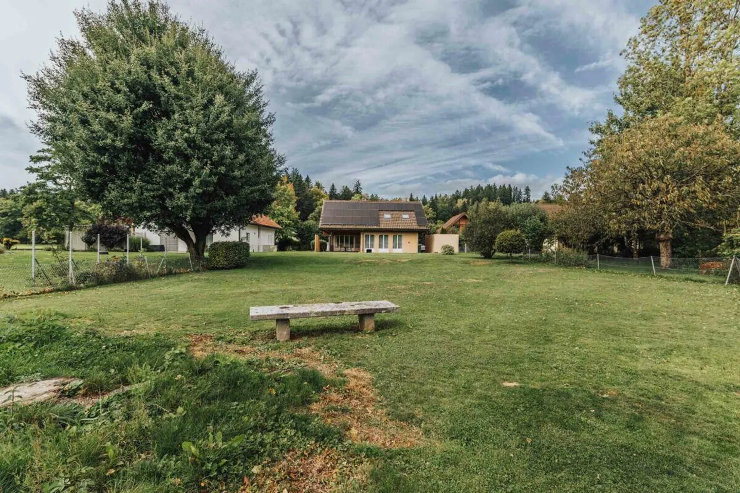 Einfamilienhaus mit grossem Grundstück - Foto 5 von 25