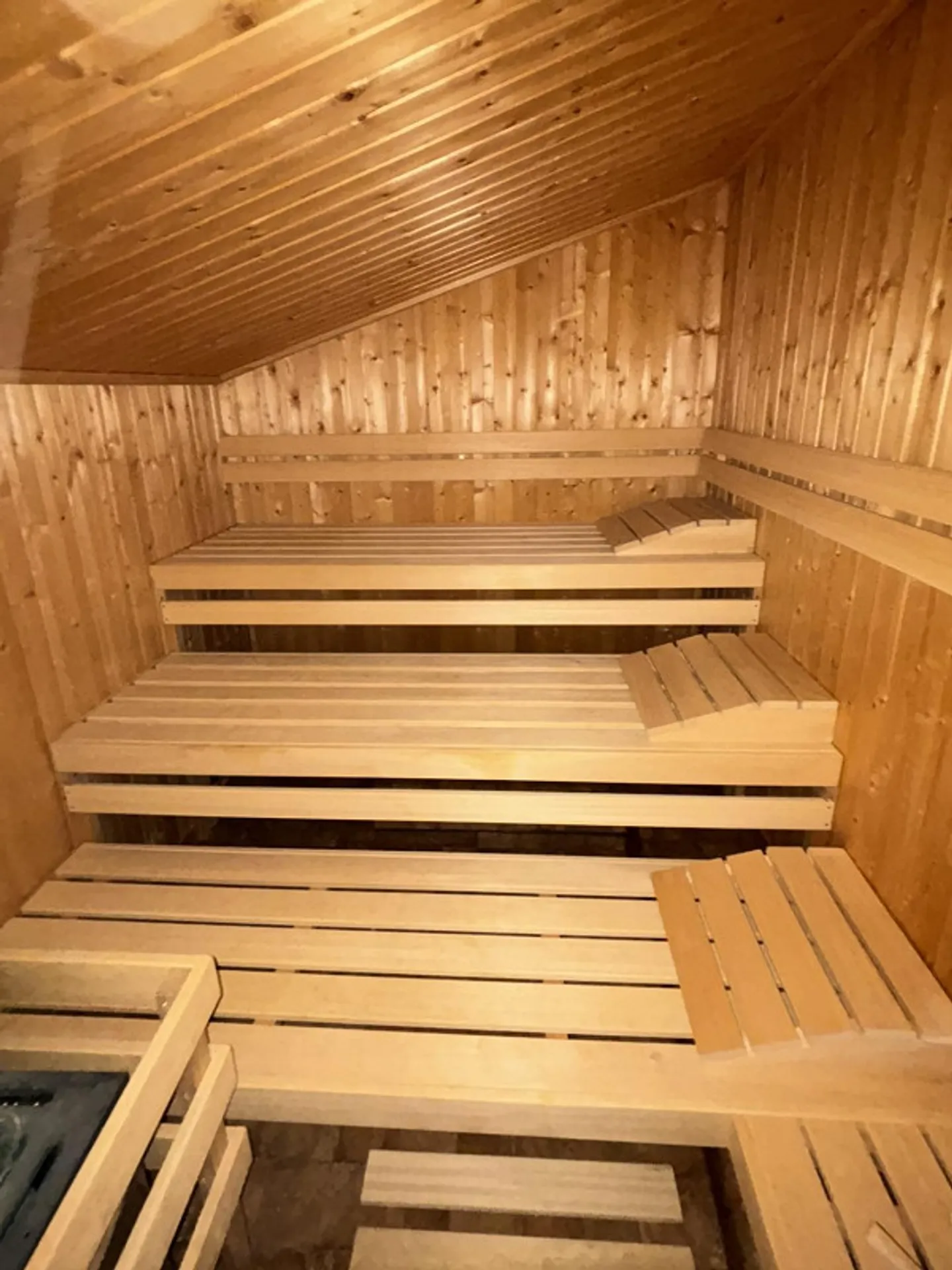 8-Room Single-Family House with Stunning View - Photo 7 of 8