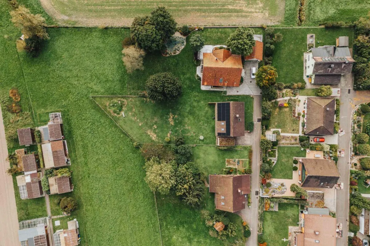 Einfamilienhaus mit grossem Grundstück - Foto 7 von 25