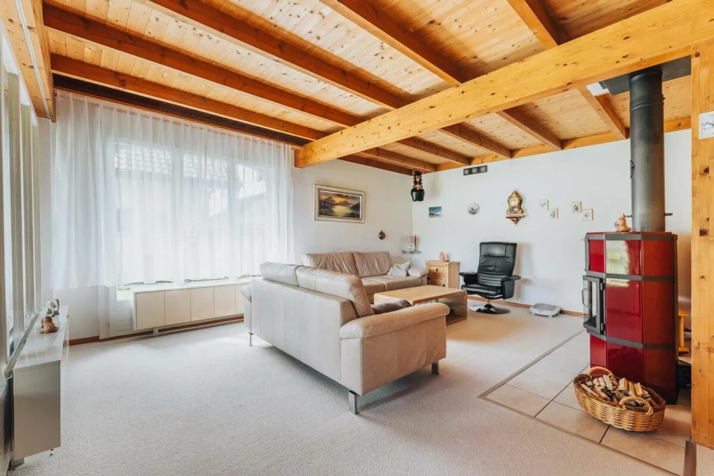 Einfamilienhaus mit grossem Grundstück - Foto 8 von 25