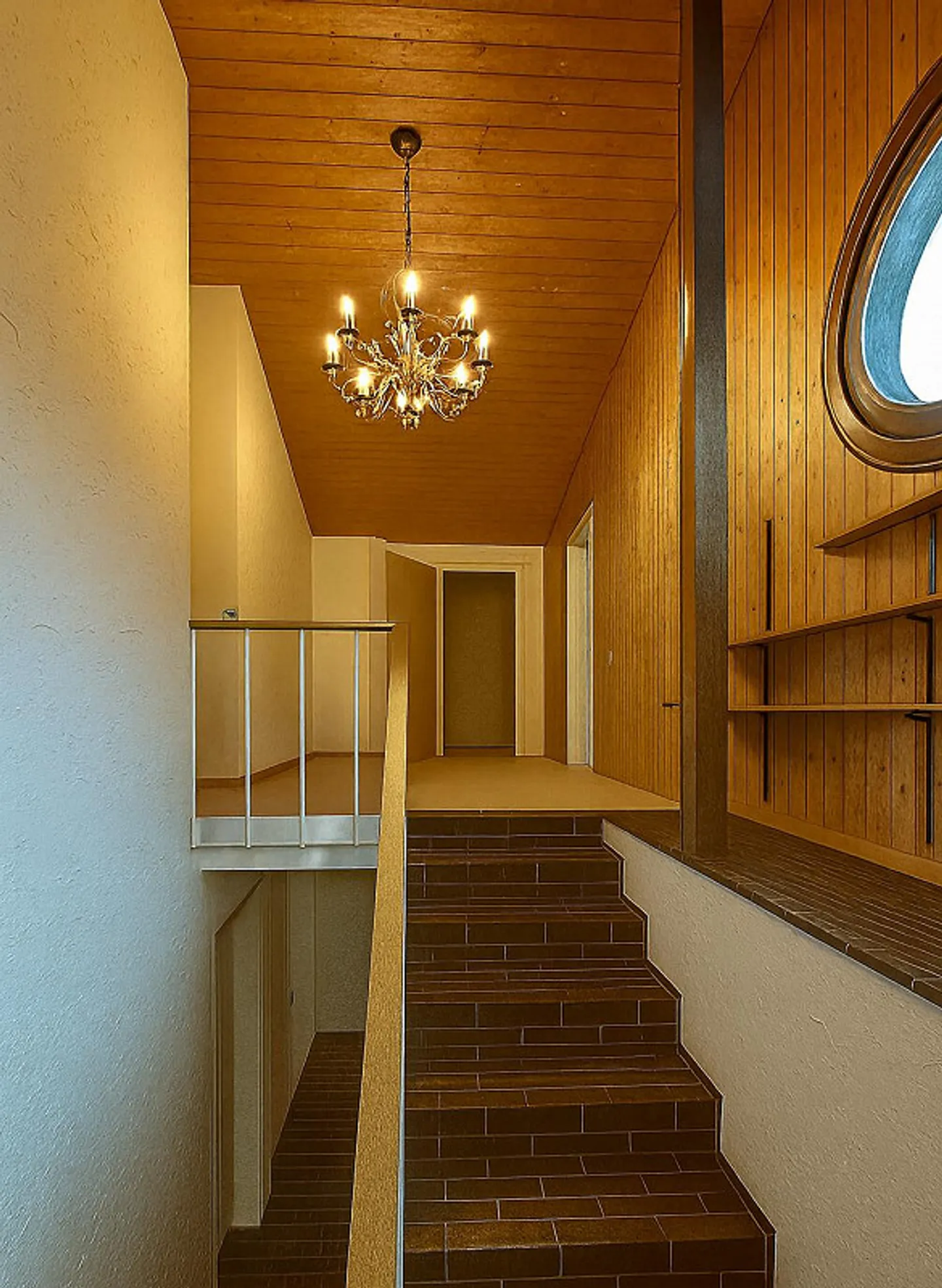 8-Room Single-Family House with Stunning View - Photo 8 of 8