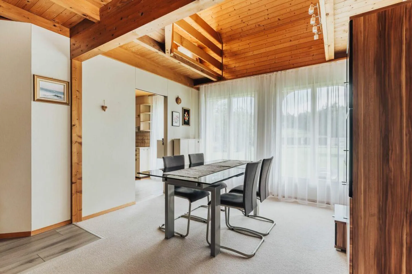 Einfamilienhaus mit grossem Grundstück - Foto 10 von 25