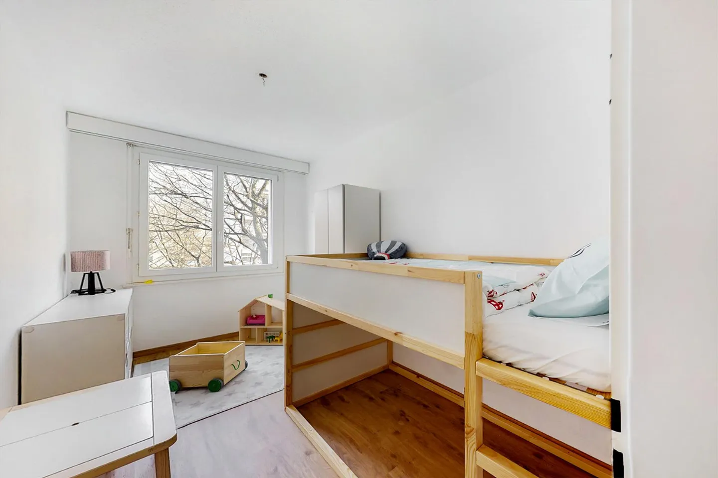 Appartamento ristrutturato con collegamenti di trasporto ideali - Foto 7 di 13