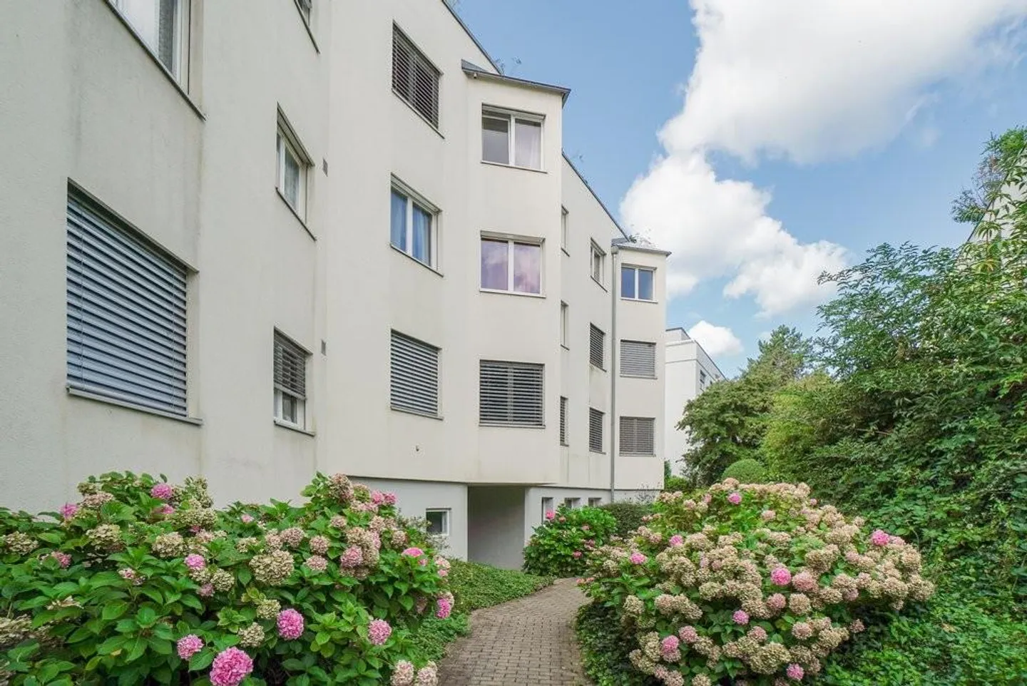 Are you looking for an apartment close to the city in a quiet location? - Photo 1 of 12