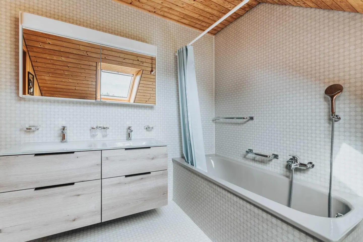 Einfamilienhaus mit grossem Grundstück - Foto 18 von 25