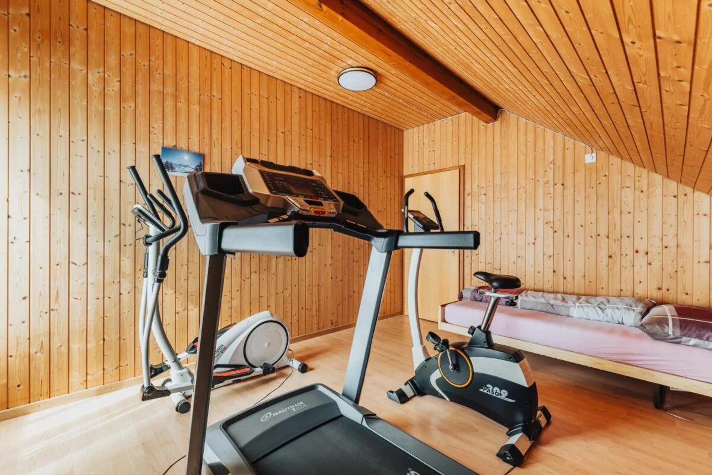 Einfamilienhaus mit grossem Grundstück - Foto 16 von 25