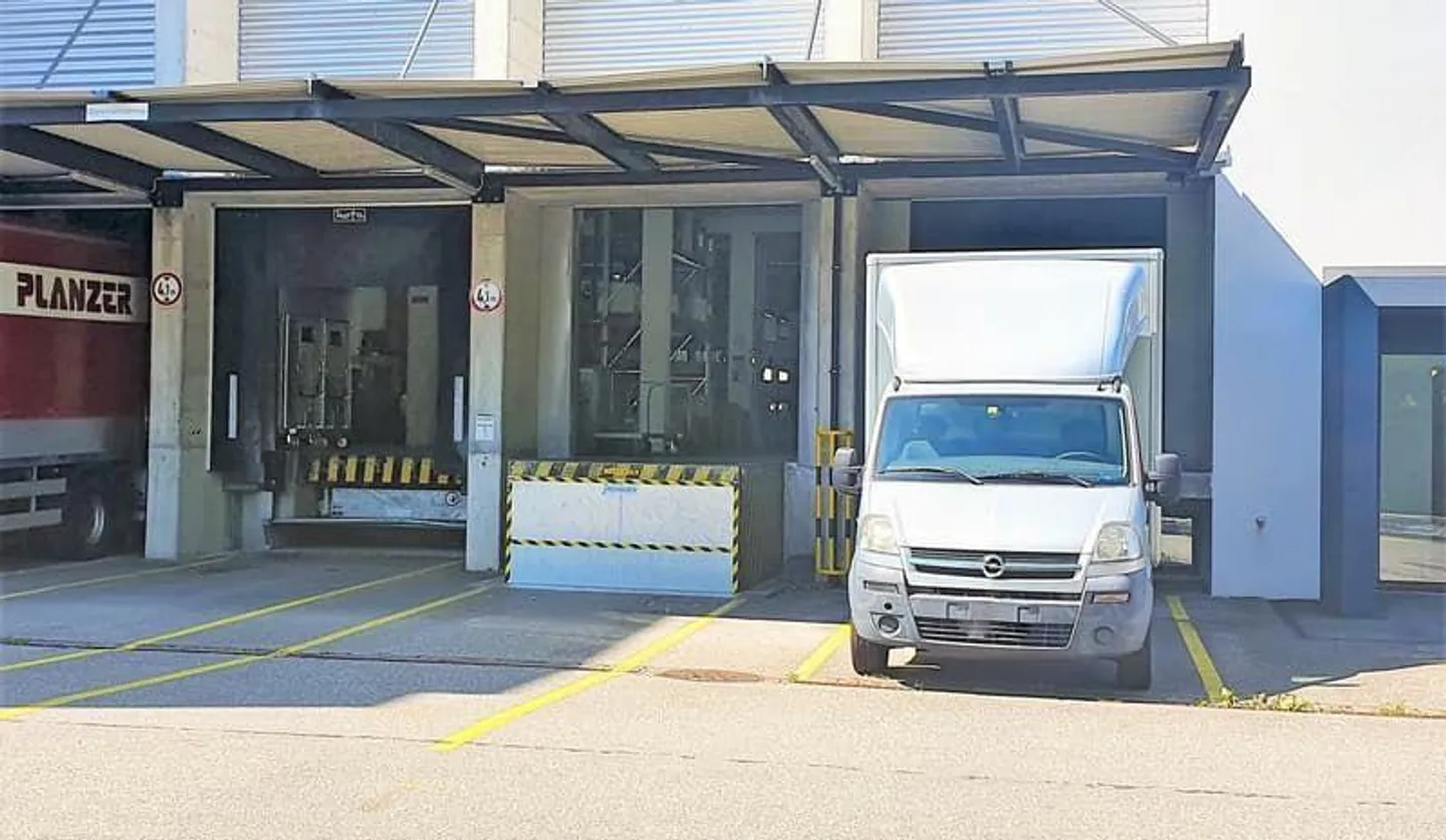 Spazio commerciale ventilato e refrigerato con accesso diretto dal montacarichi... - Foto 5 di 7