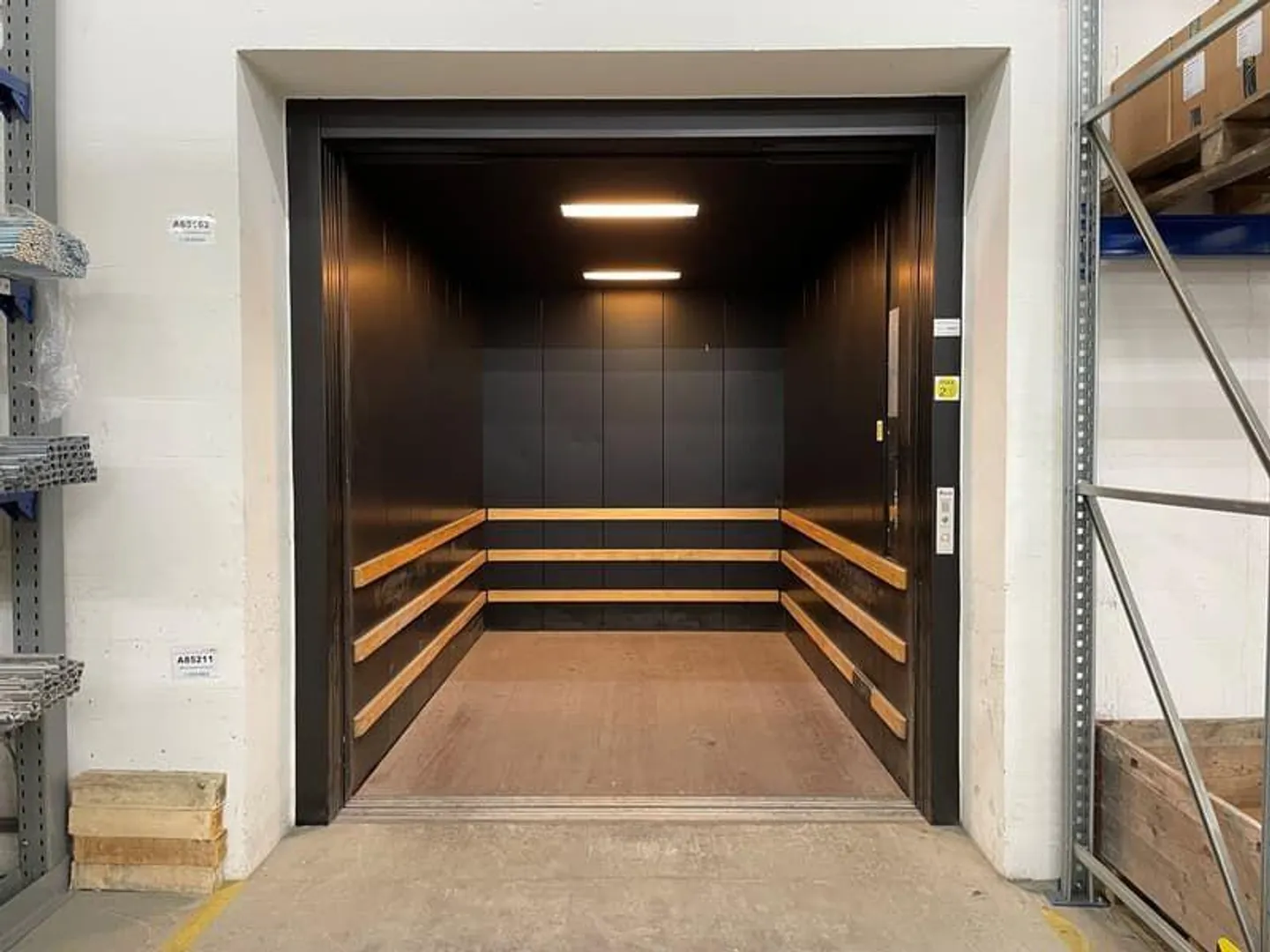 Spazio commerciale ventilato e refrigerato con accesso diretto dal montacarichi... - Foto 6 di 7