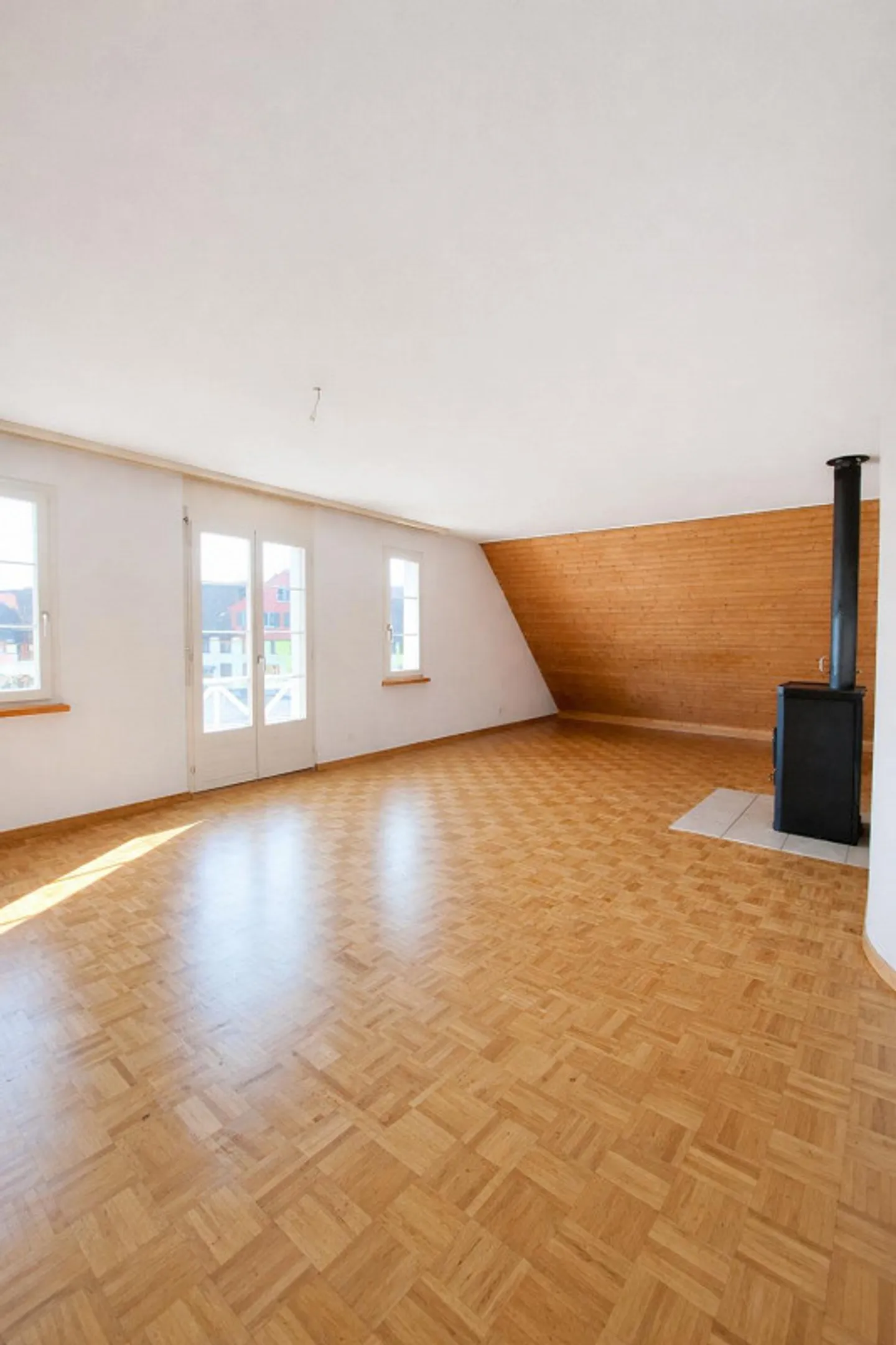 Ampio appartamento di 4.5 stanze (maisonette) - con piccolo balcone francese - Foto 10 di 11