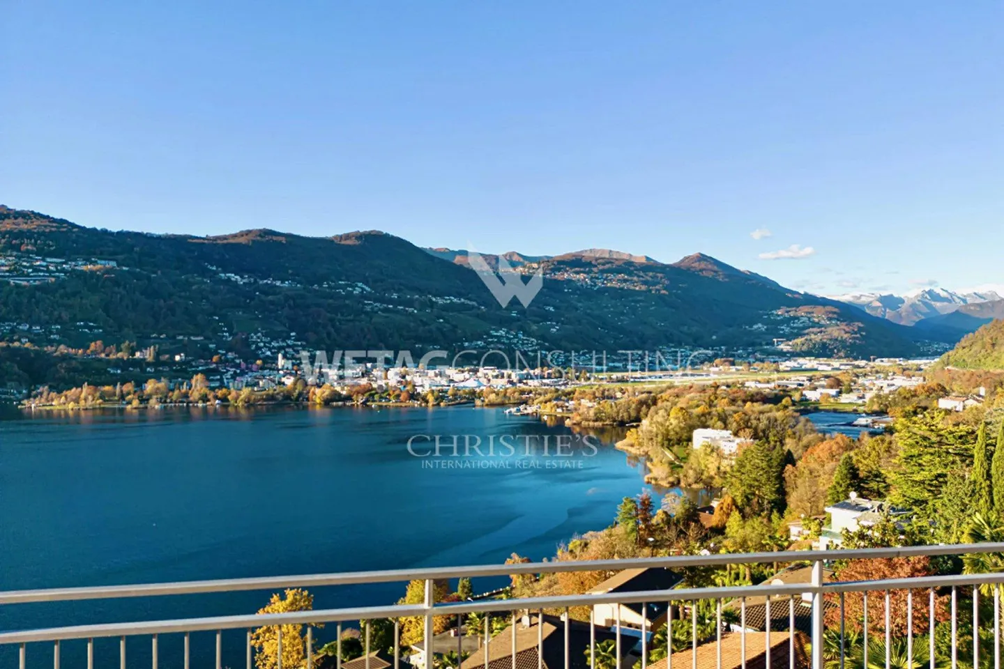 Ampia terrazza panoramica e vista mozzafiato sul lago: moderno appartamento attico in vendita a Montagnola - Foto 1 di 12
