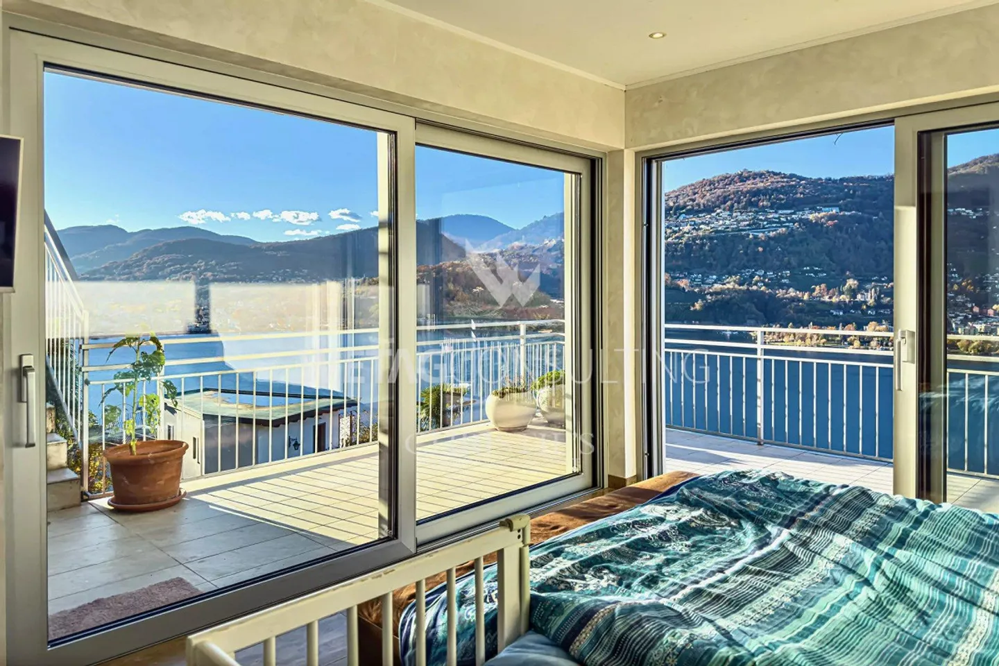 Ampia terrazza panoramica e vista mozzafiato sul lago: moderno appartamento attico in vendita a Montagnola - Foto 8 di 12