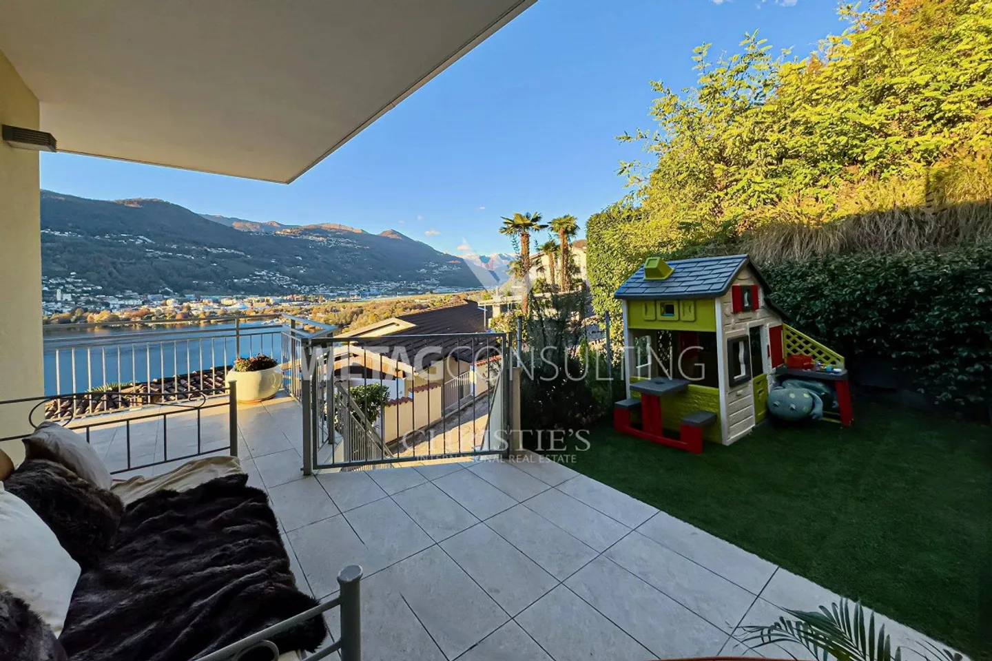 Ampia terrazza panoramica e vista mozzafiato sul lago: moderno appartamento attico in vendita a Montagnola - Foto 11 di 12