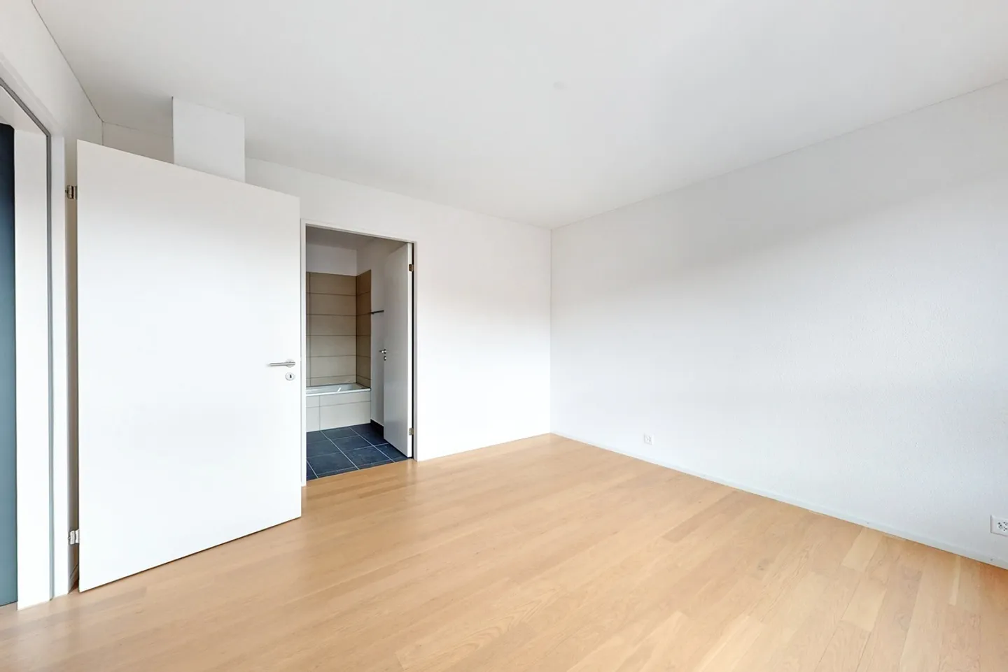 Modernes Apartment in Spreitenbach - Foto 10 von 13
