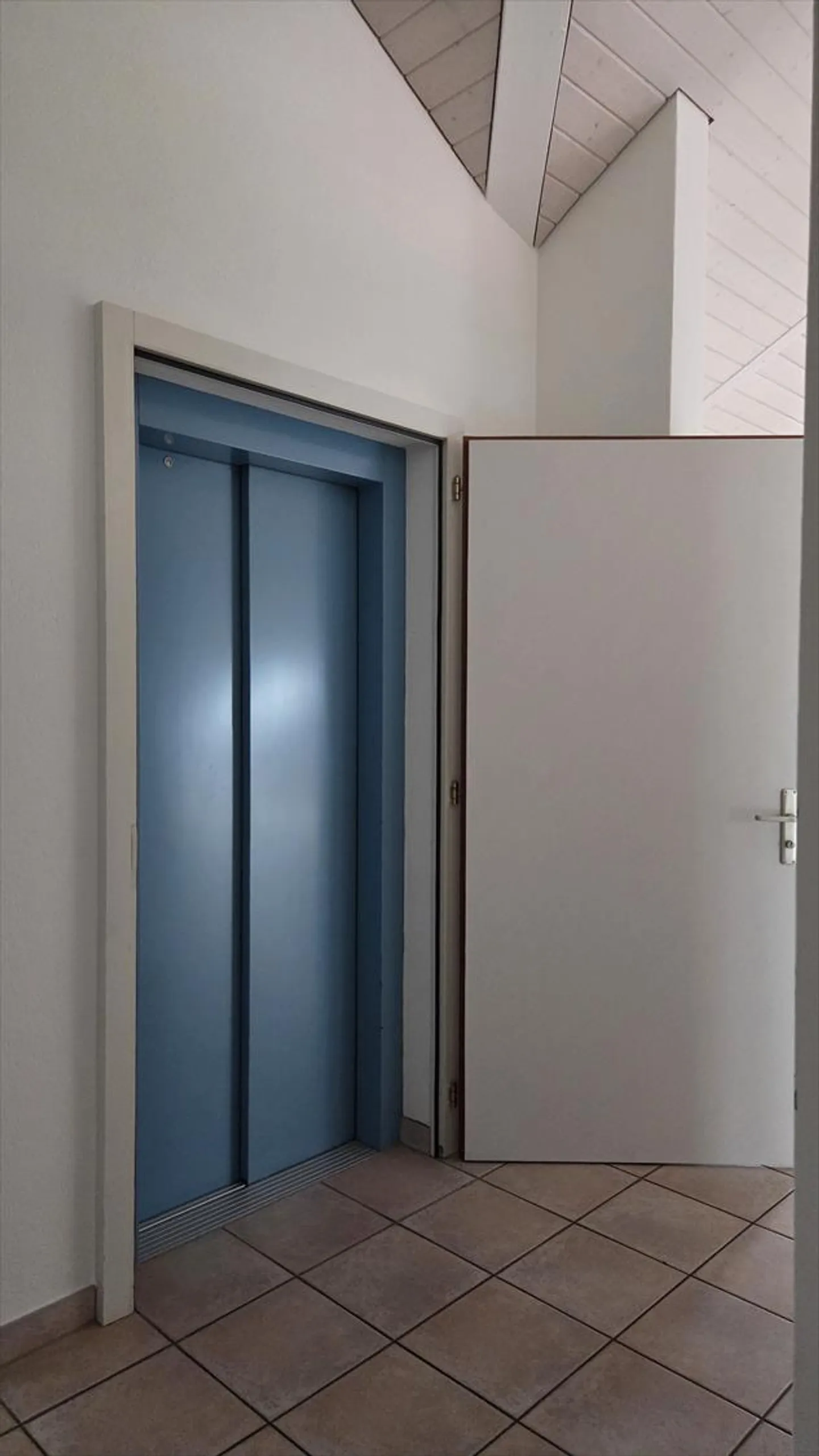 Appartement im Dachgeschoss mit direktem Zugang vom Aufzug - Foto 31 von 34