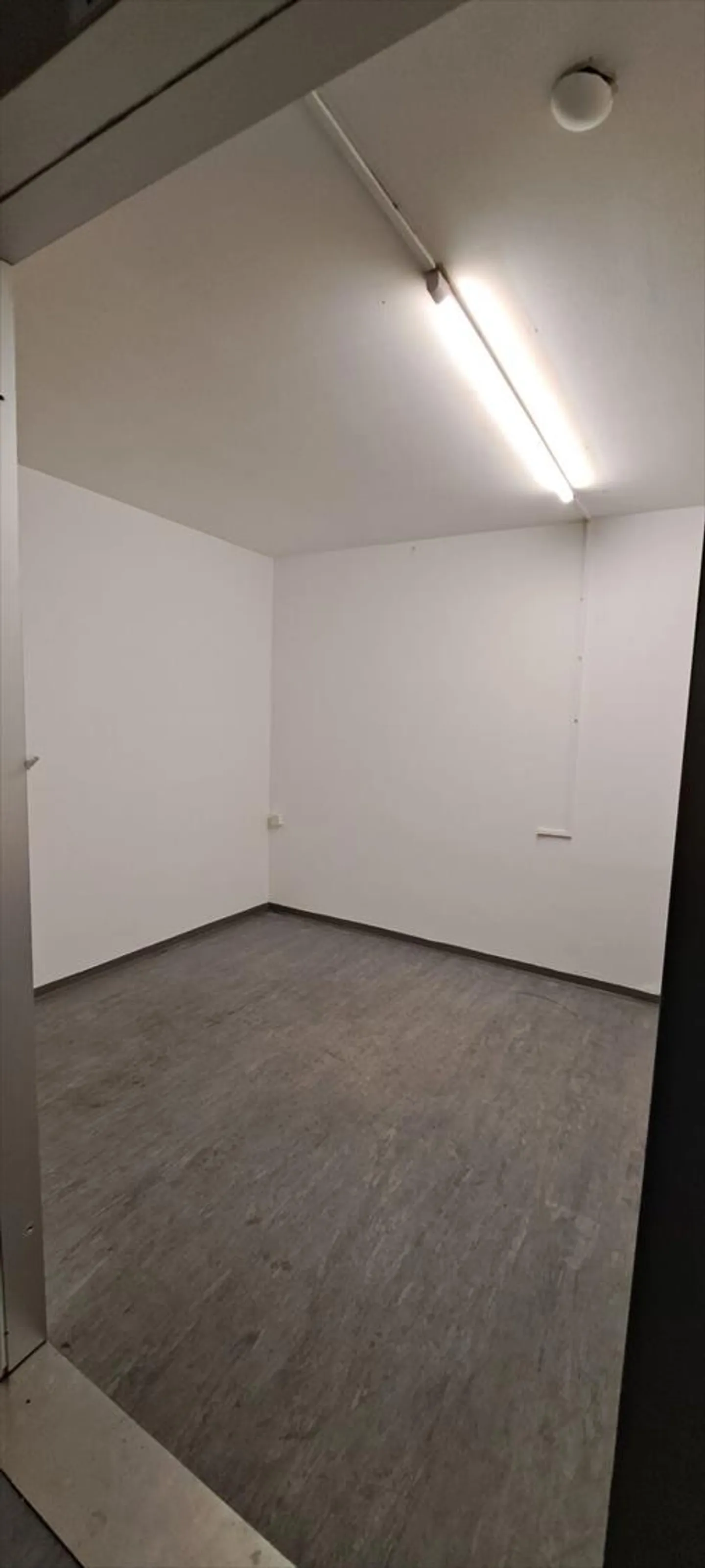 Bienne, große Verkaufsfläche von 5,5 Zimmern im Erdgeschoss in einem belebten Gebiet - Foto 8 von 8