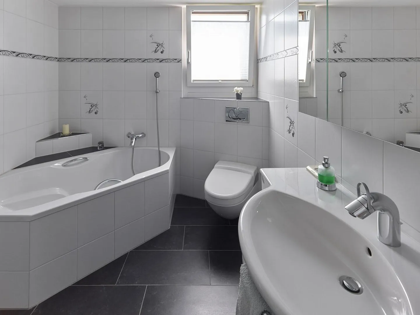 Maison individuelle spacieuse avec vue imprenable à Steffisburg - Photo 5 sur 7