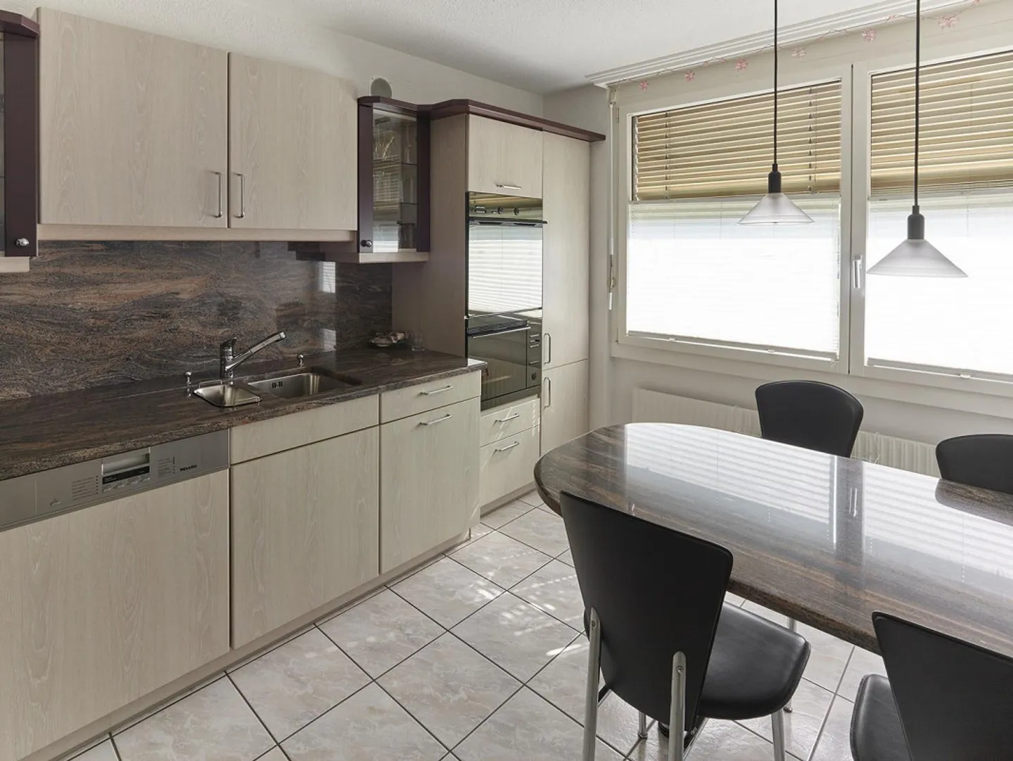 Maison individuelle spacieuse avec vue imprenable à Steffisburg - Photo 6 sur 7