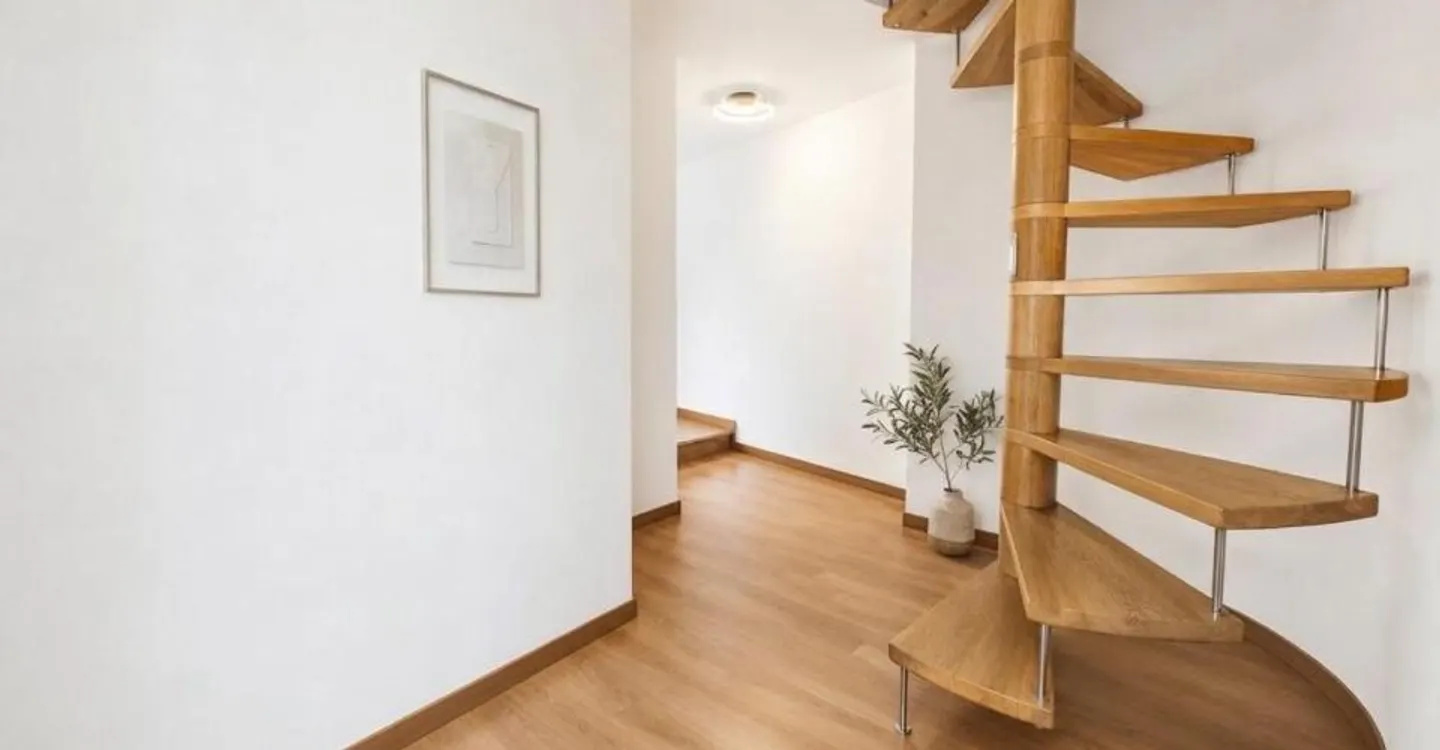 2,5-ZIMMER-DUPLEX MIT SICHTBAREN BALKEN IM HERZEN DER ALTSTADT VON BIEL - Foto 4 von 4