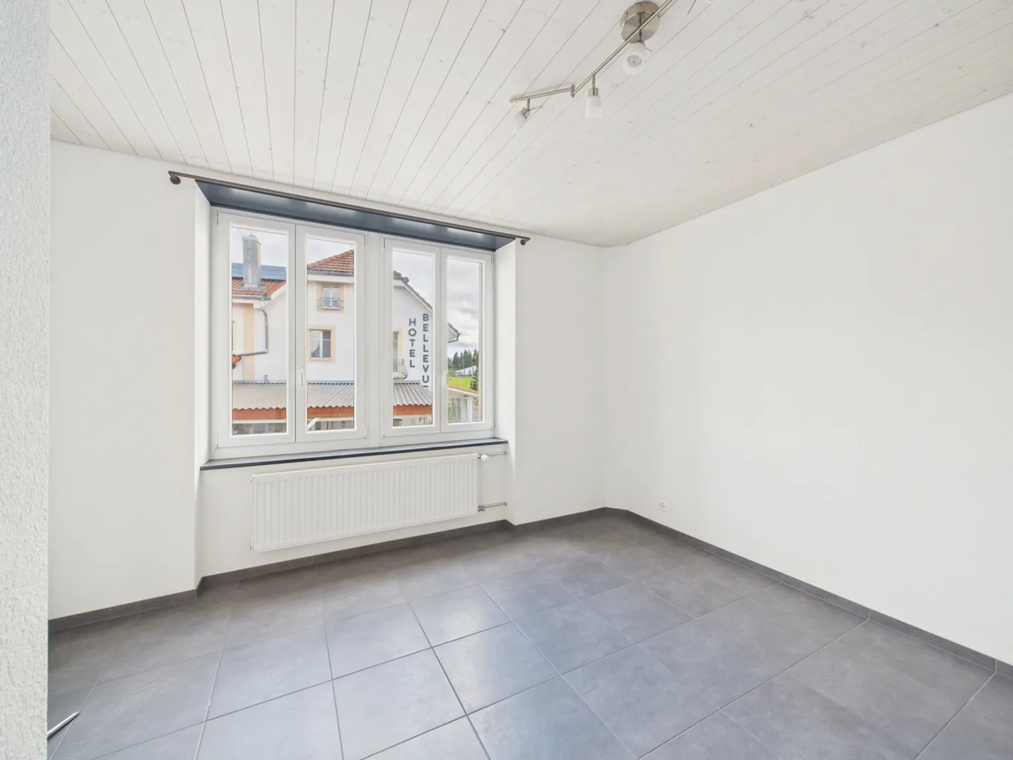 Charming multi-family house with 13 rooms in Saignelégier - Photo 8 of 11