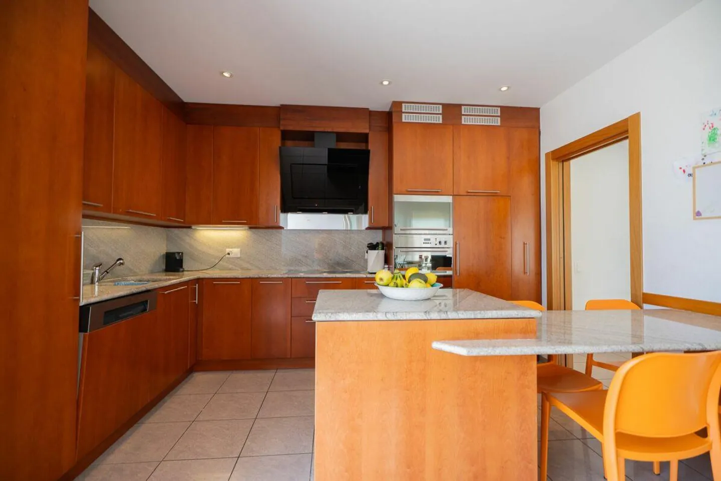 We are selling a beautiful villa in Monte Carasso - Photo 7 of 17