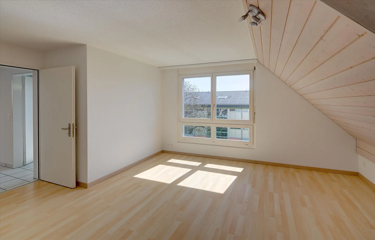 Maisonette close to the train station! - Photo 7 of 8